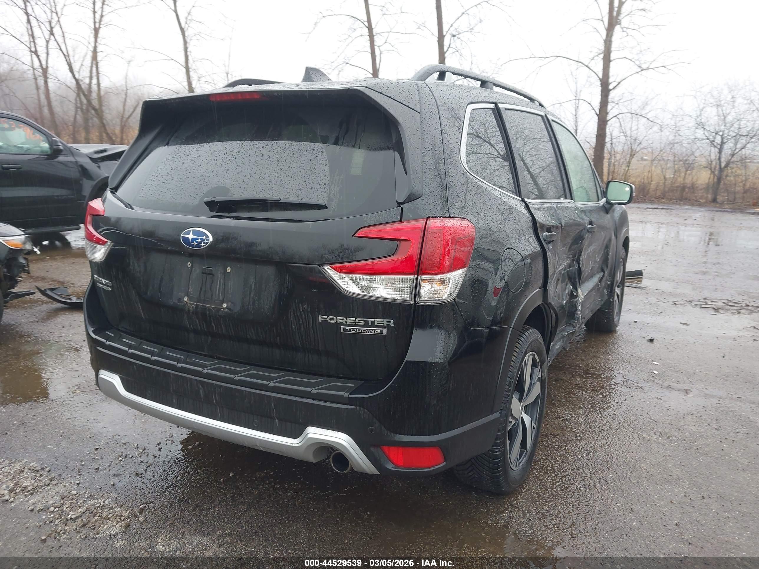 SUBARU FORESTER image 4