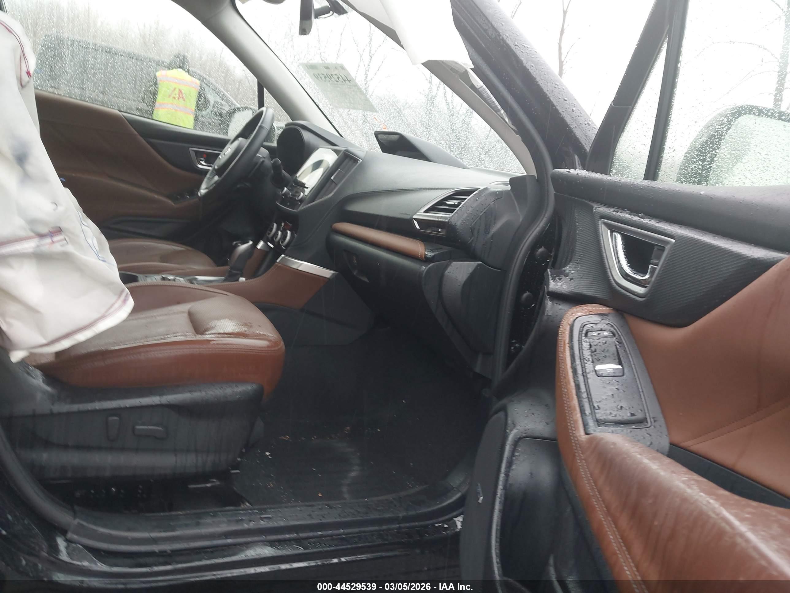 SUBARU FORESTER image 5