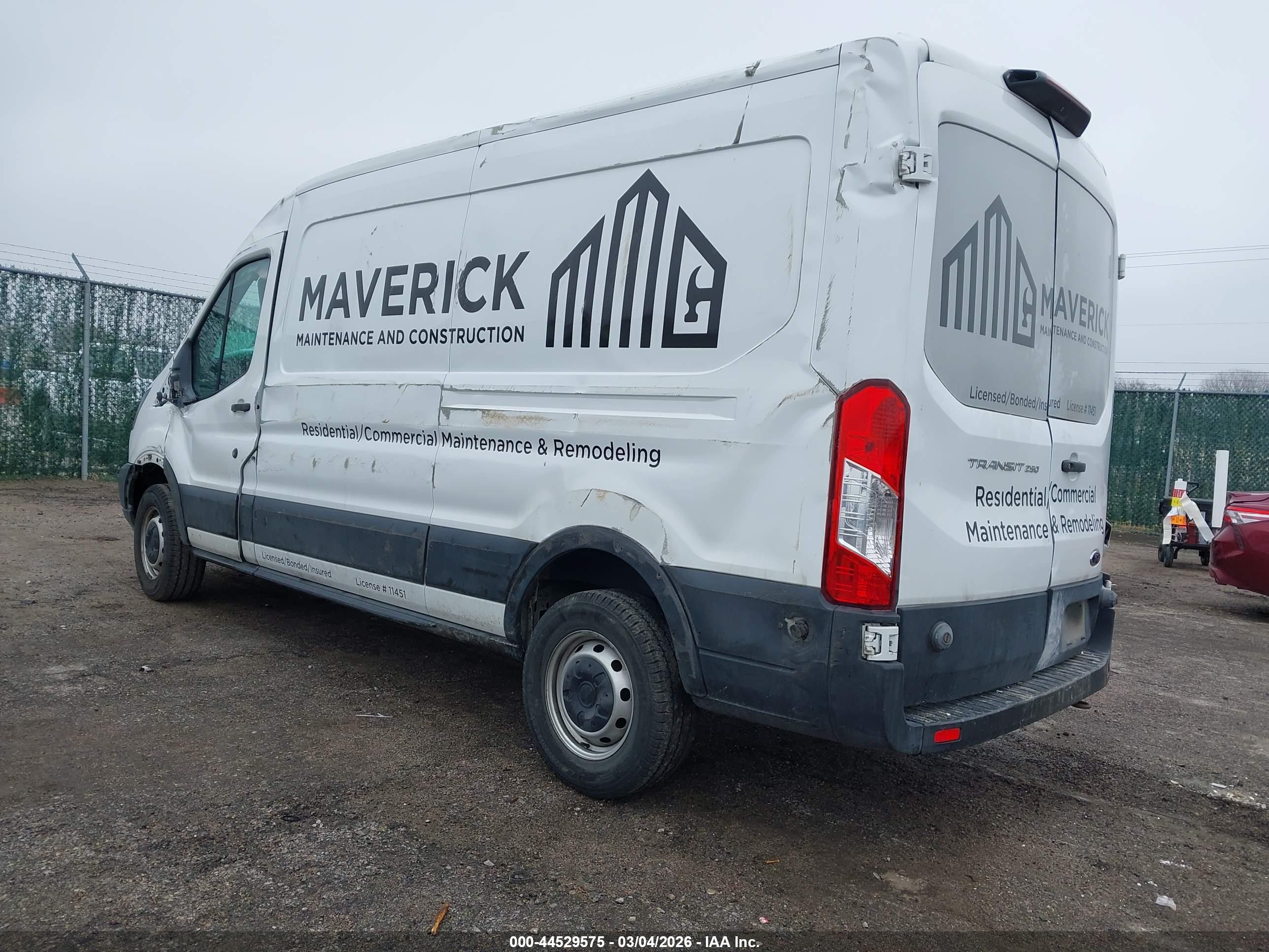 FORD TRANSIT-250 image 3