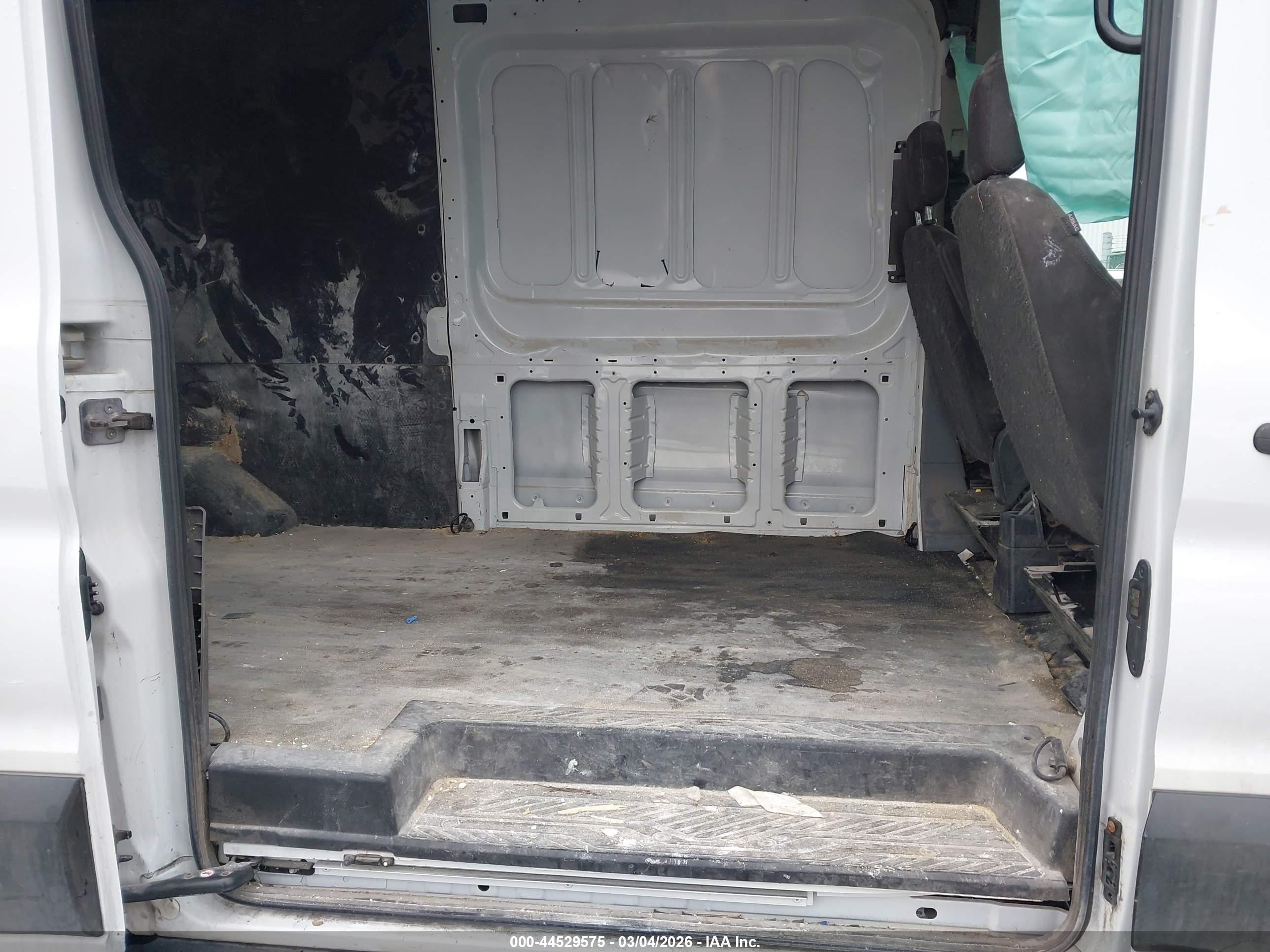 FORD TRANSIT-250 image 8