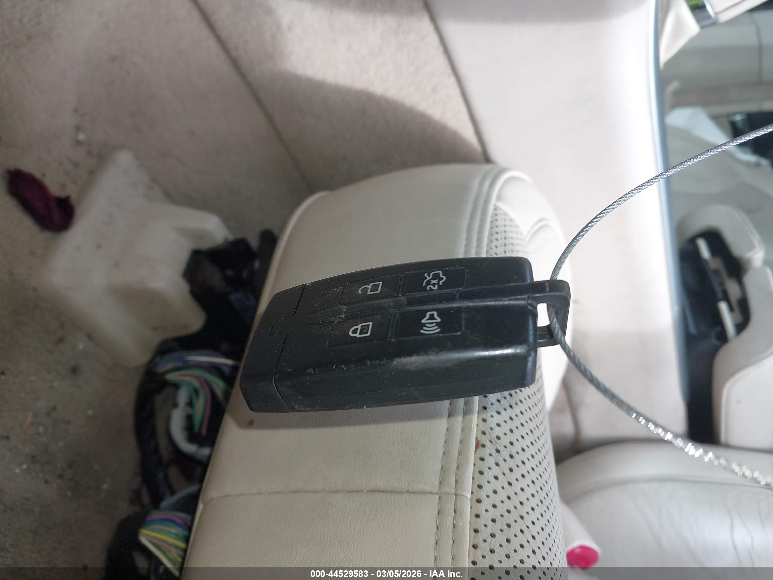 LINCOLN MKS image 11