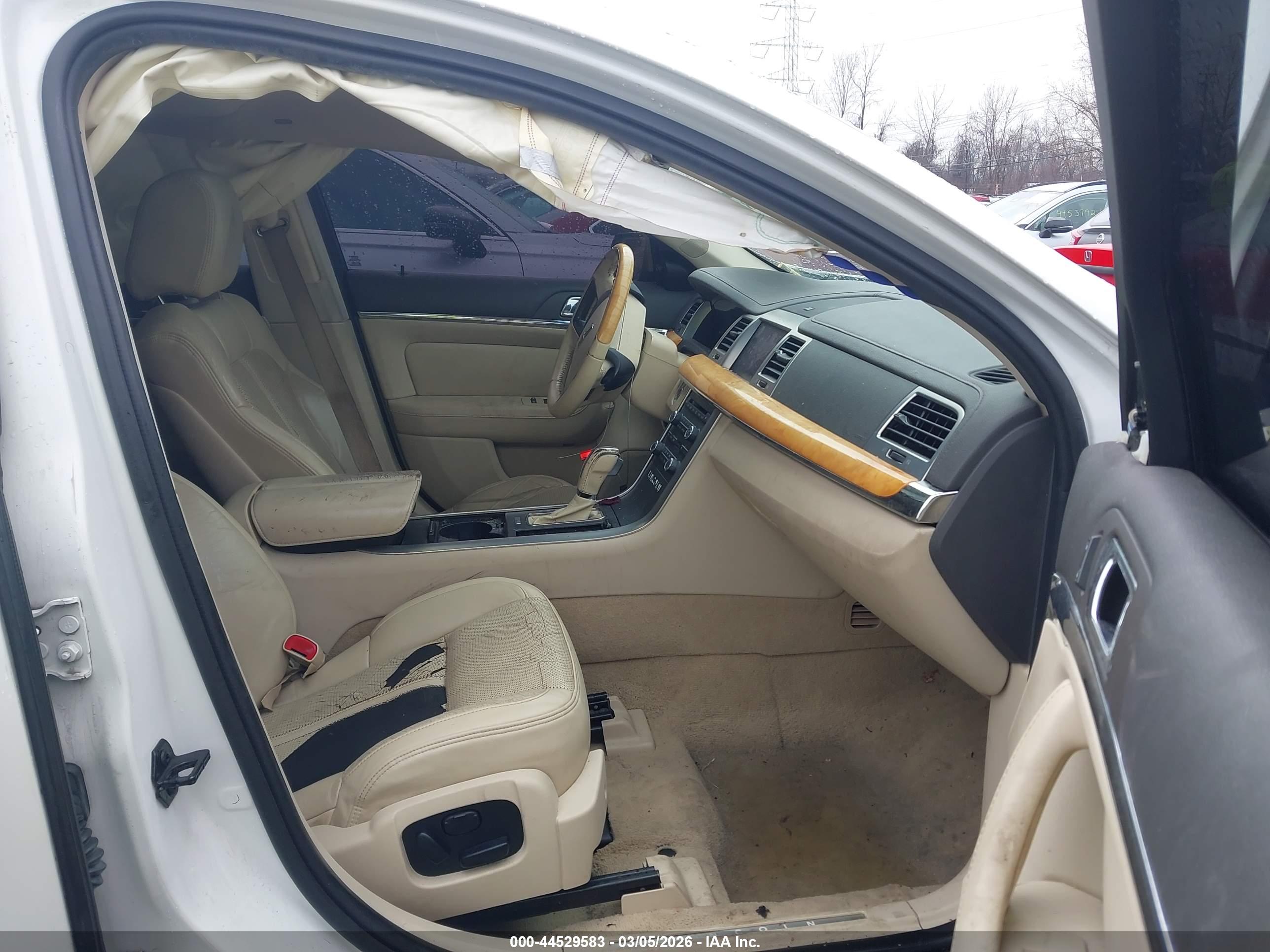 LINCOLN MKS image 5