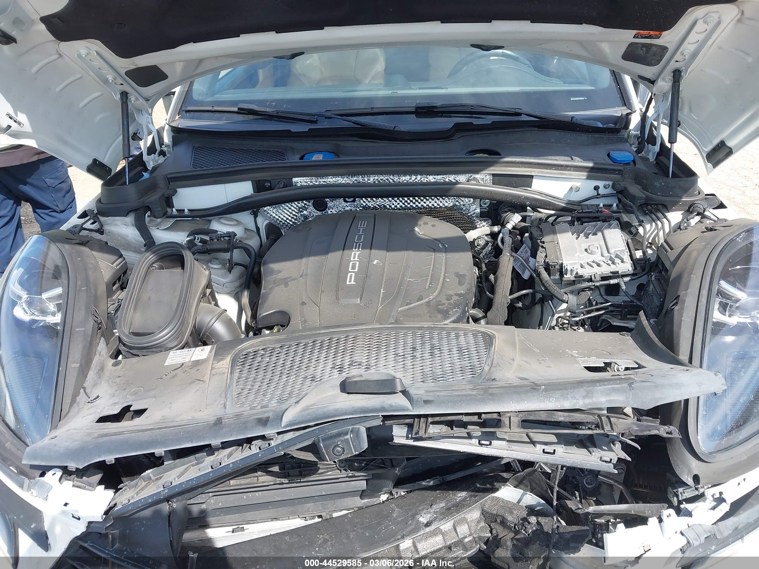 PORSCHE MACAN image 10