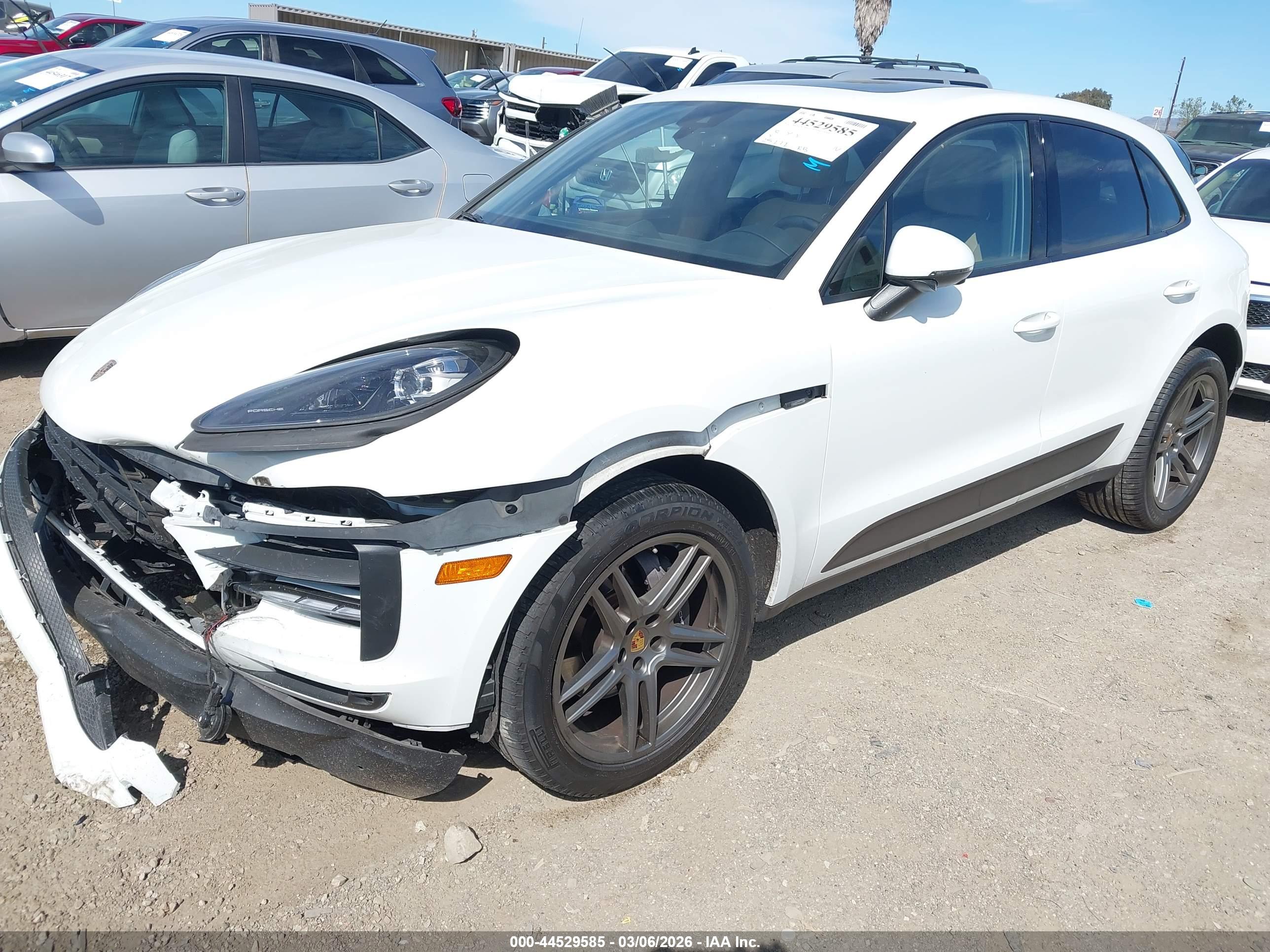PORSCHE MACAN image 2