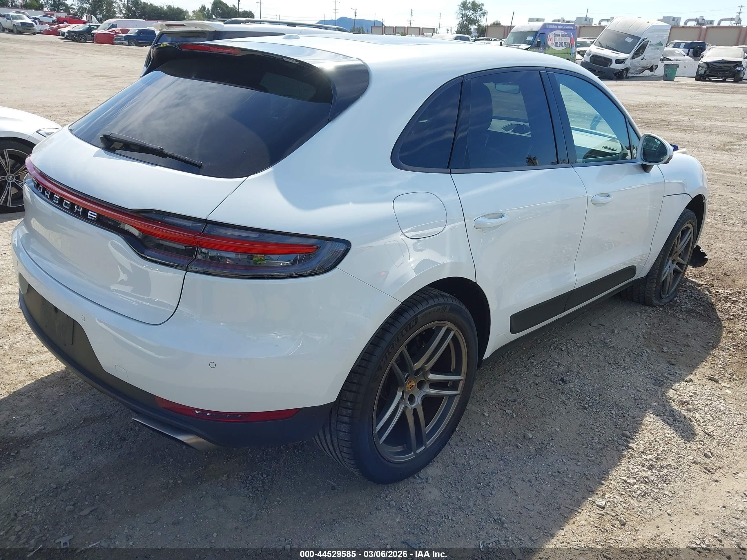 PORSCHE MACAN image 4