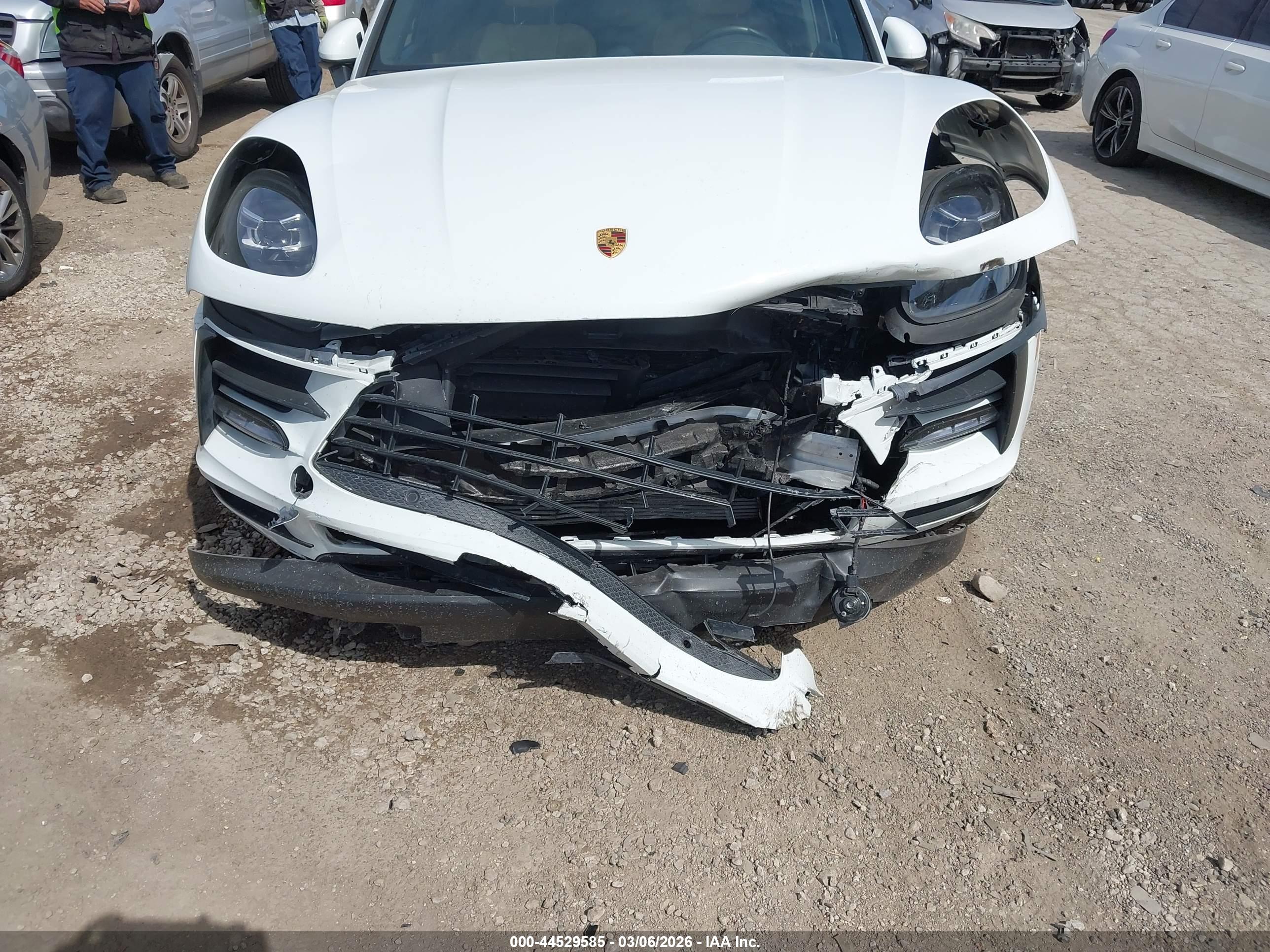 PORSCHE MACAN image 6