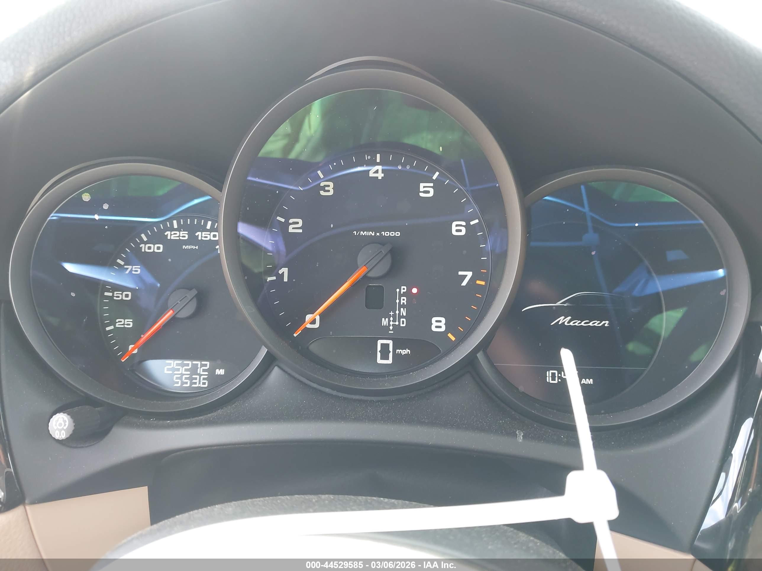 PORSCHE MACAN image 7