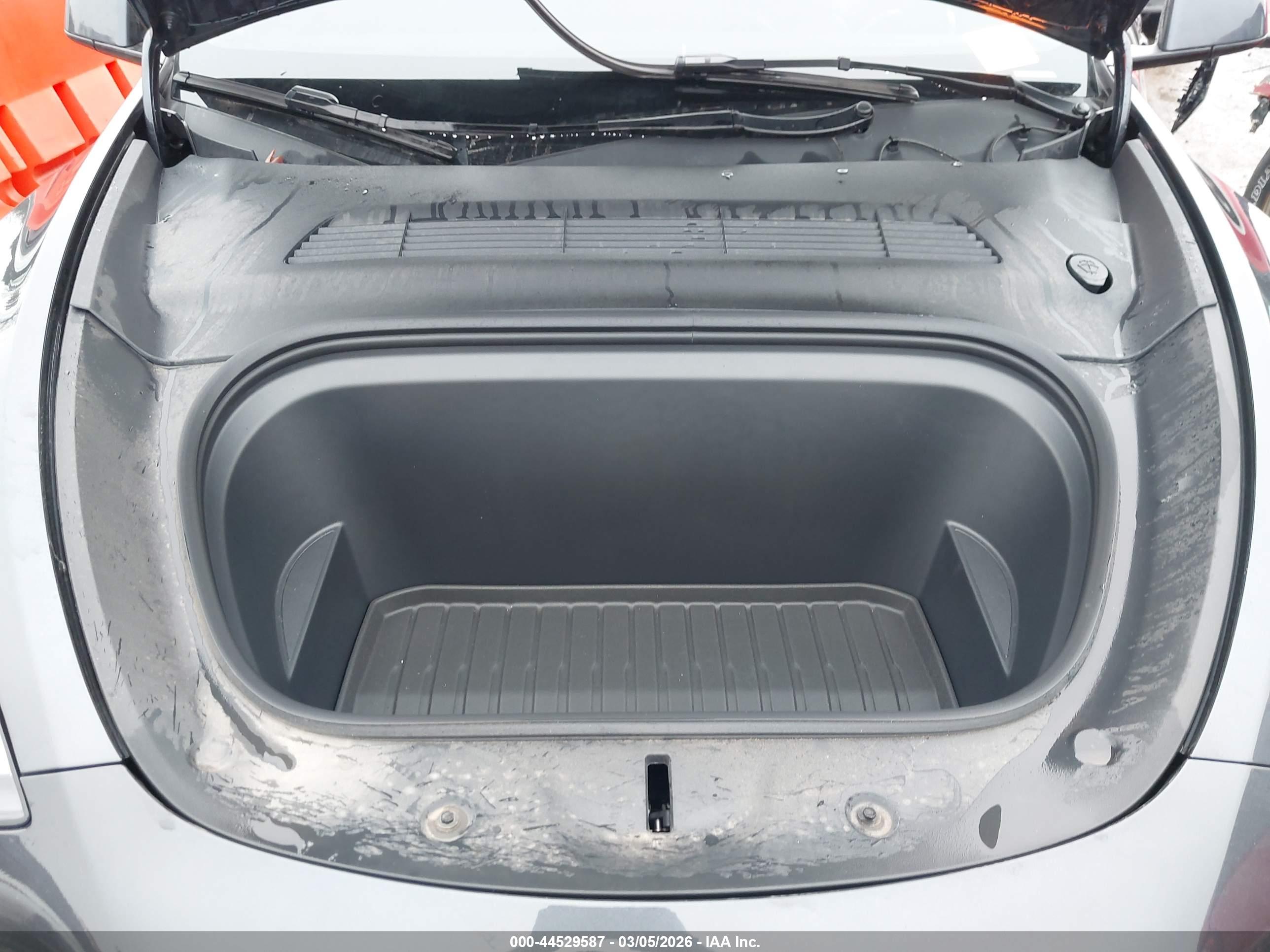 TESLA MODEL image 10