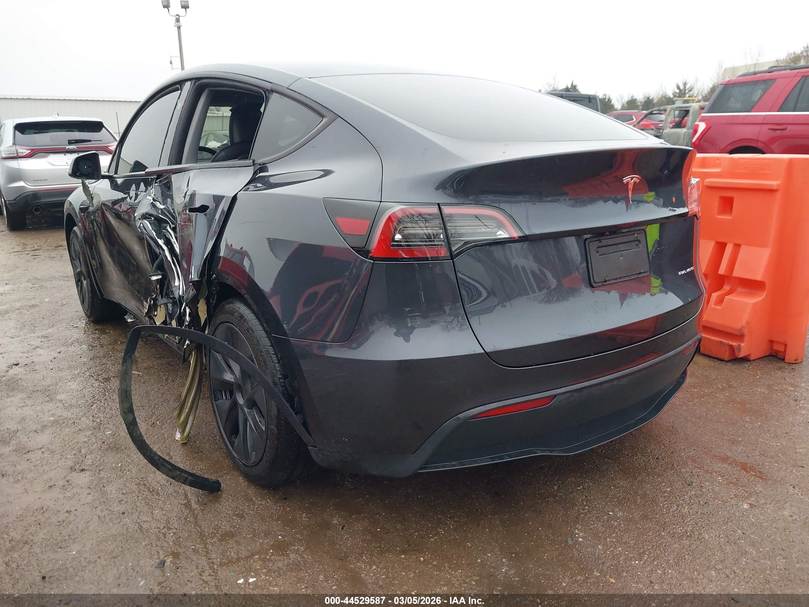 TESLA MODEL image 3