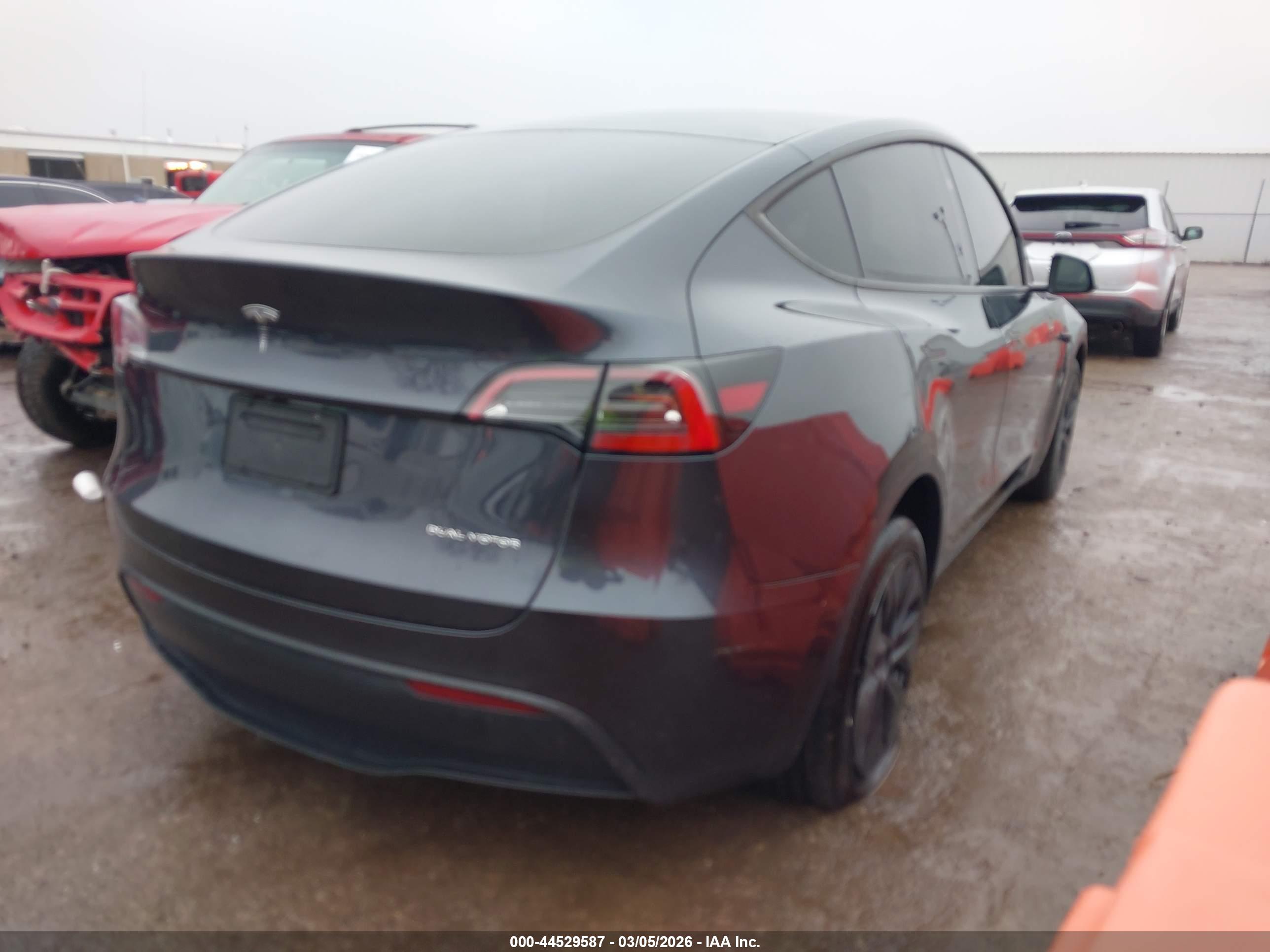 TESLA MODEL image 4