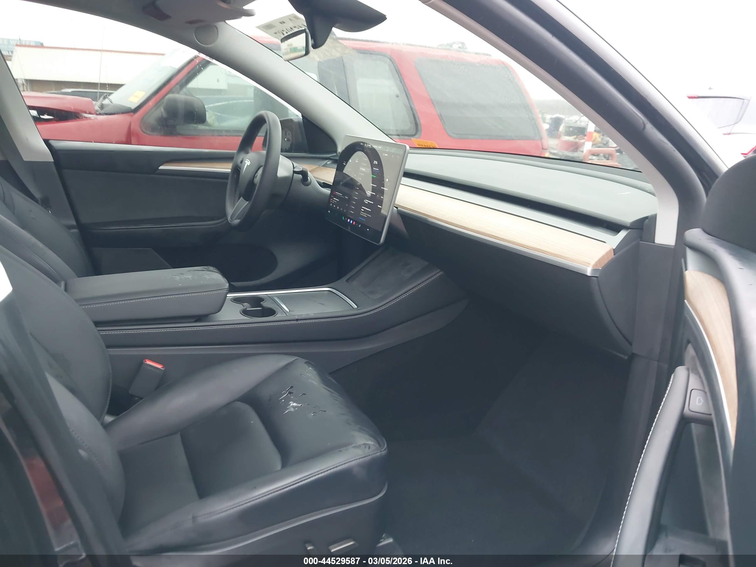 TESLA MODEL image 5