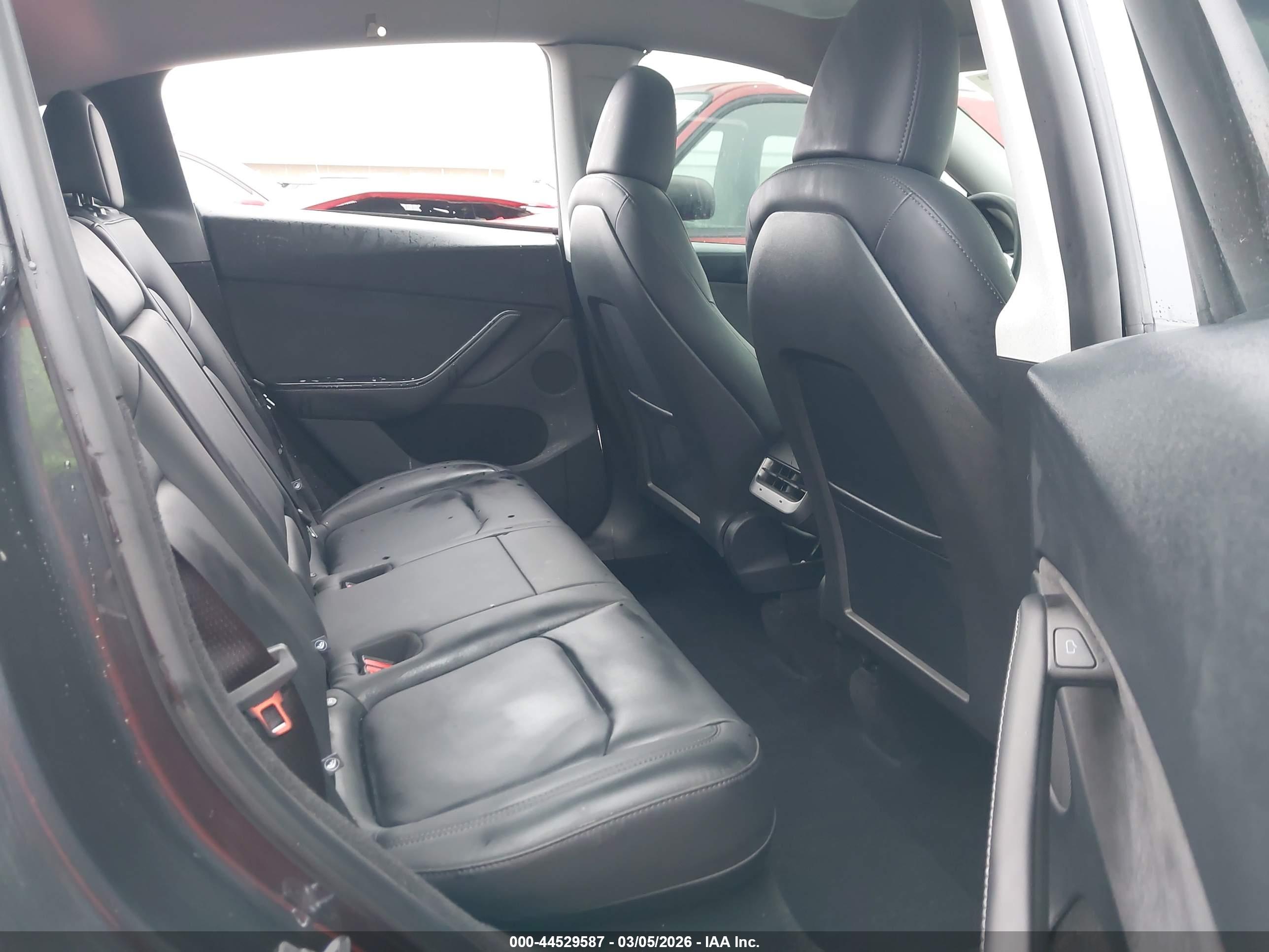 TESLA MODEL image 8