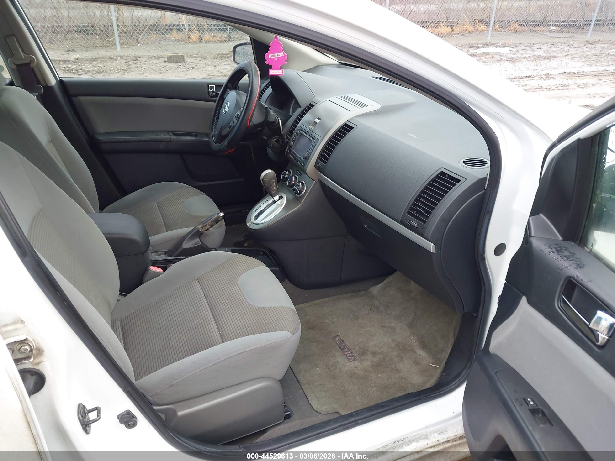 NISSAN SENTRA image 5