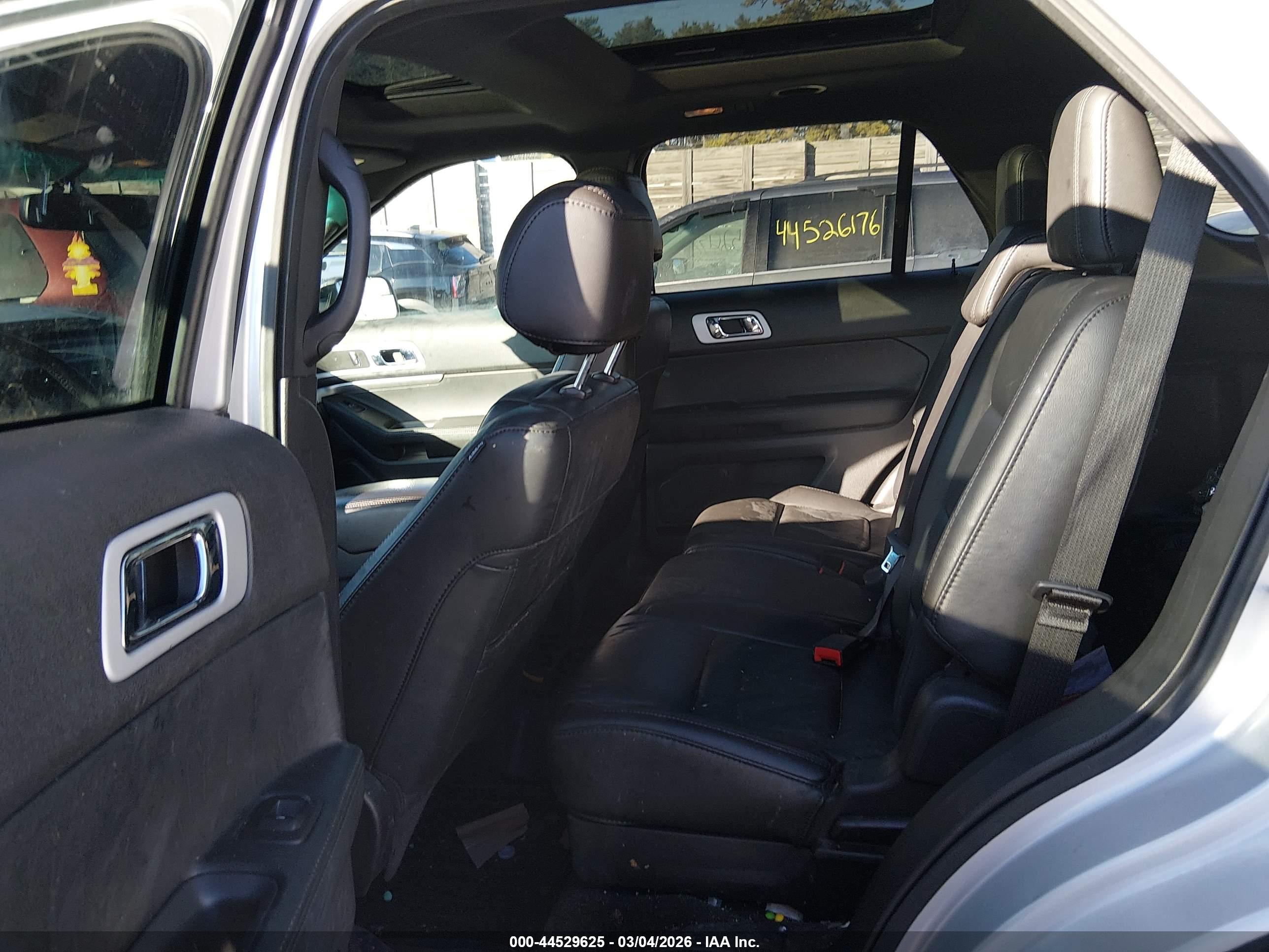 FORD EXPLORER image 8
