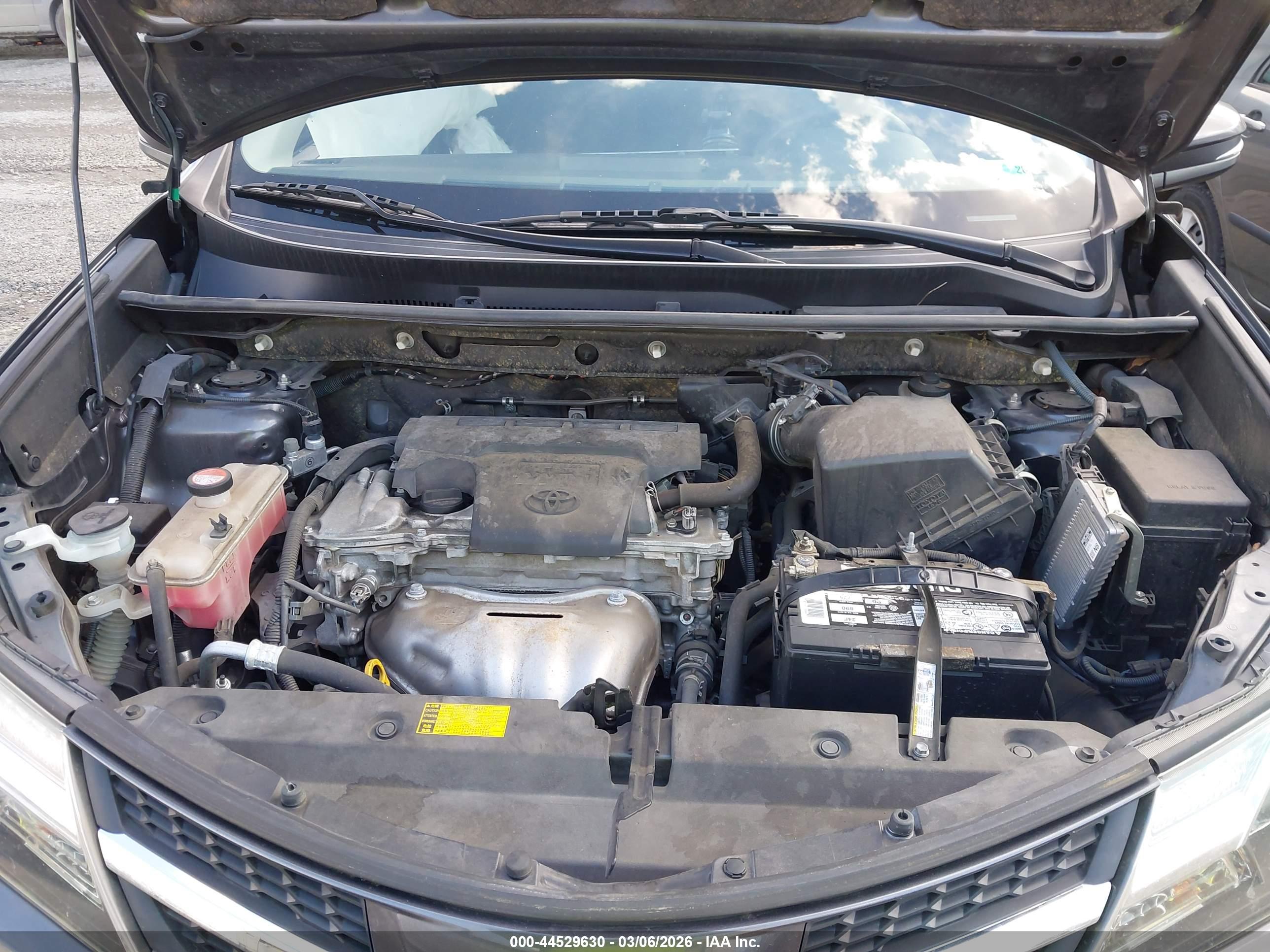 TOYOTA RAV4 image 10