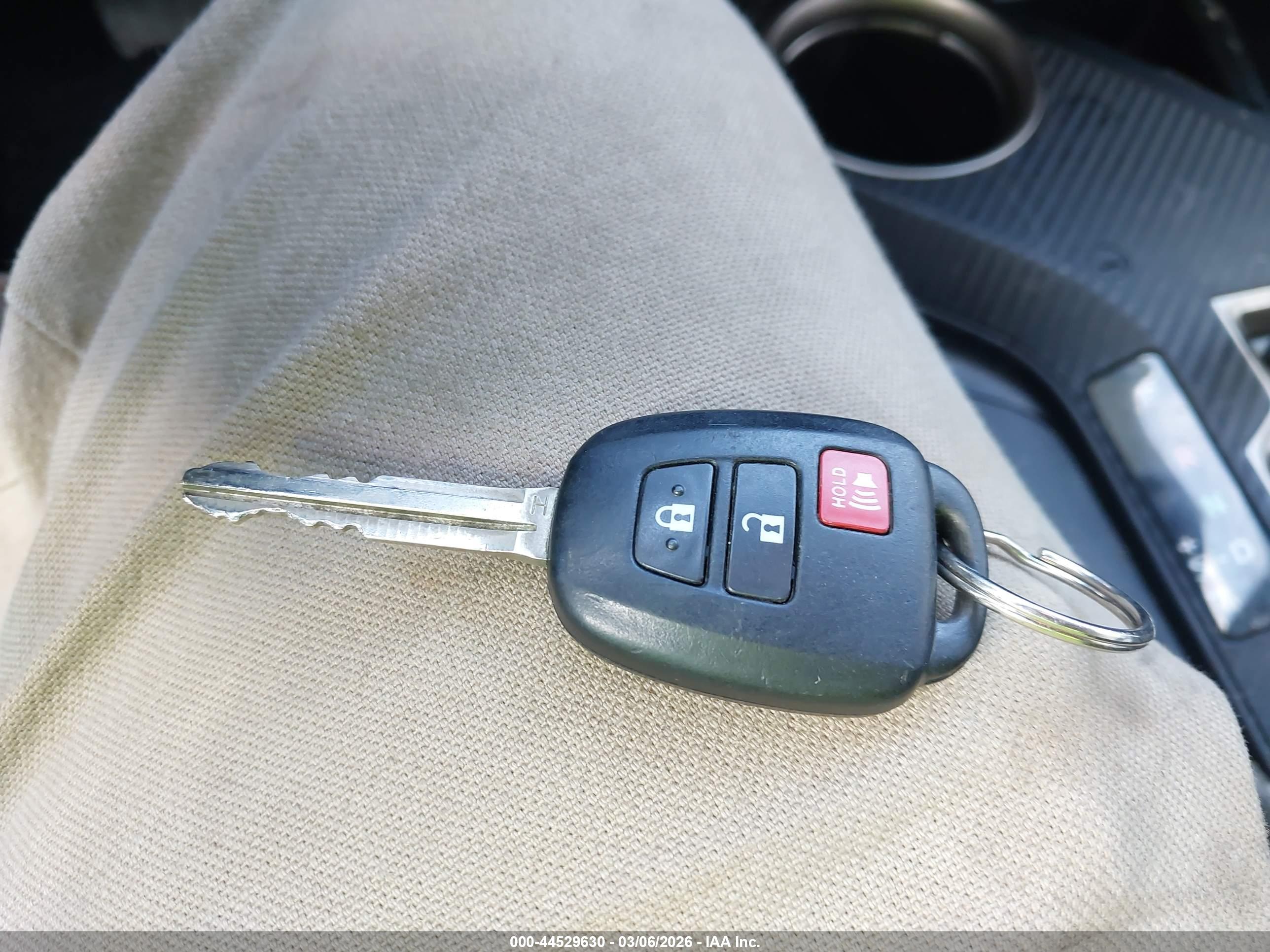 TOYOTA RAV4 image 11