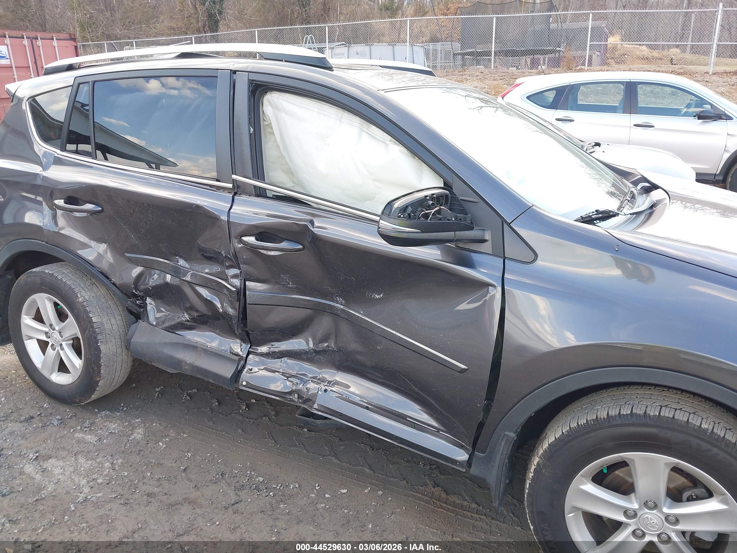 TOYOTA RAV4 image 6