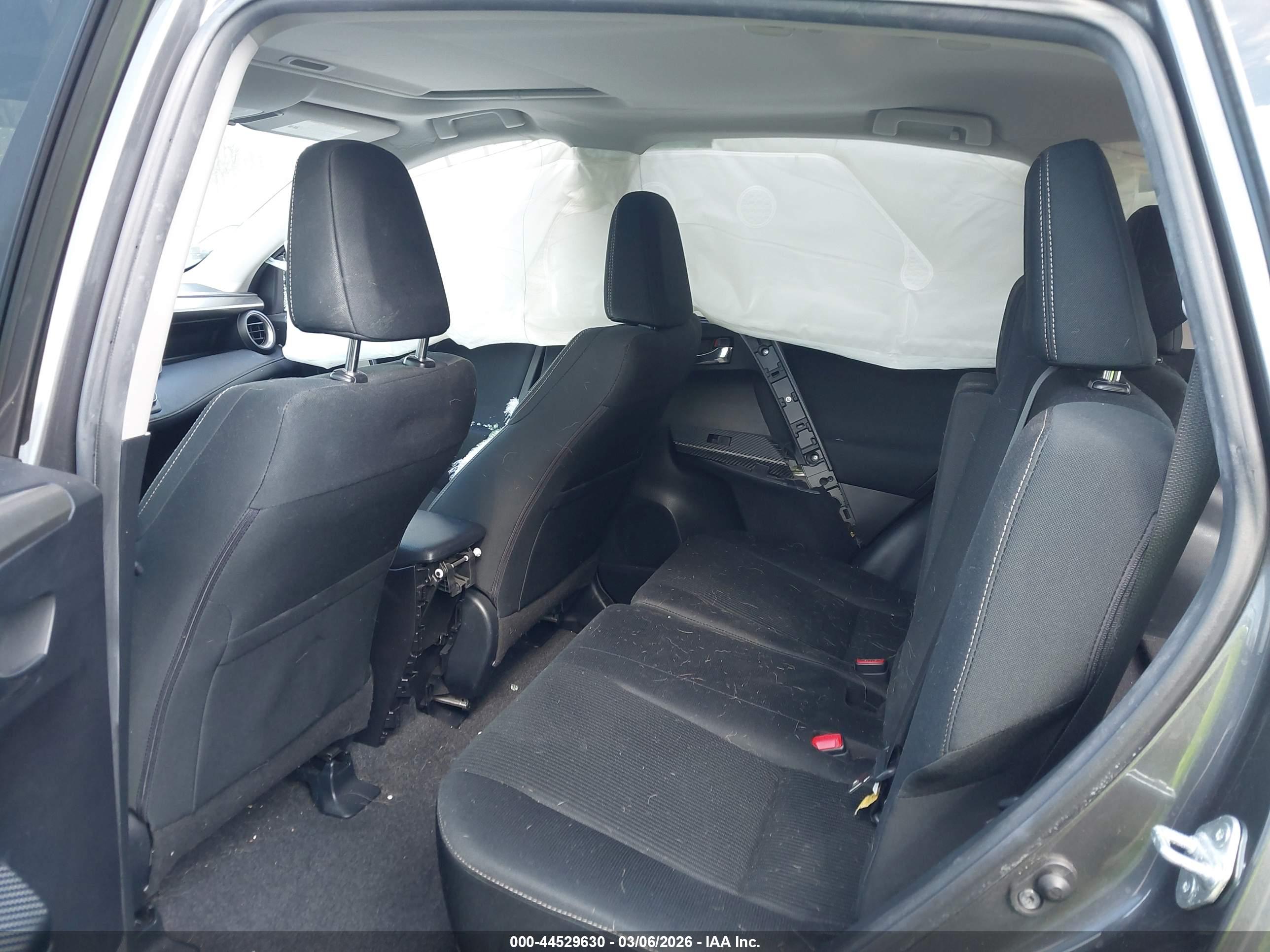 TOYOTA RAV4 image 8