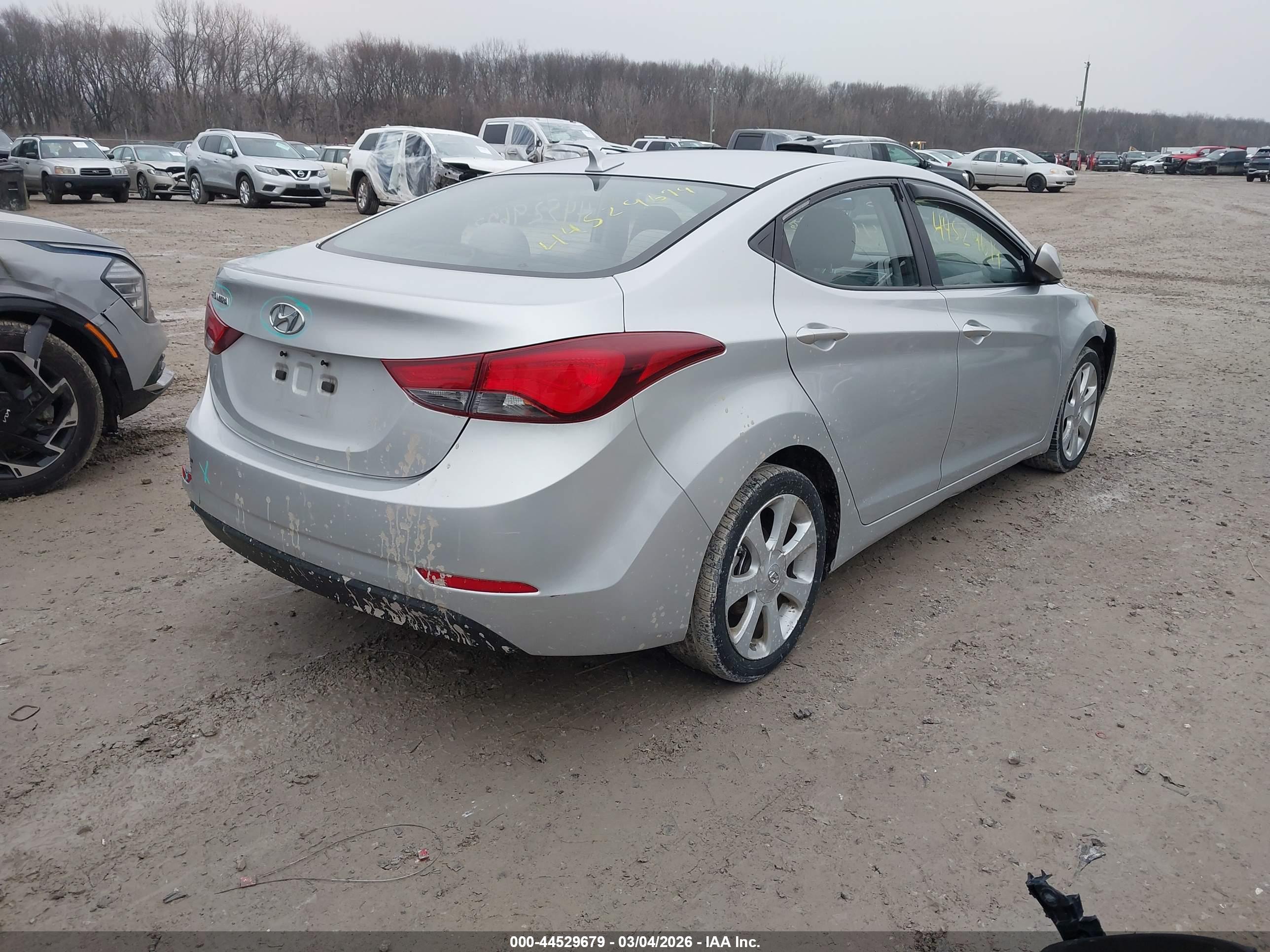 HYUNDAI ELANTRA image 4
