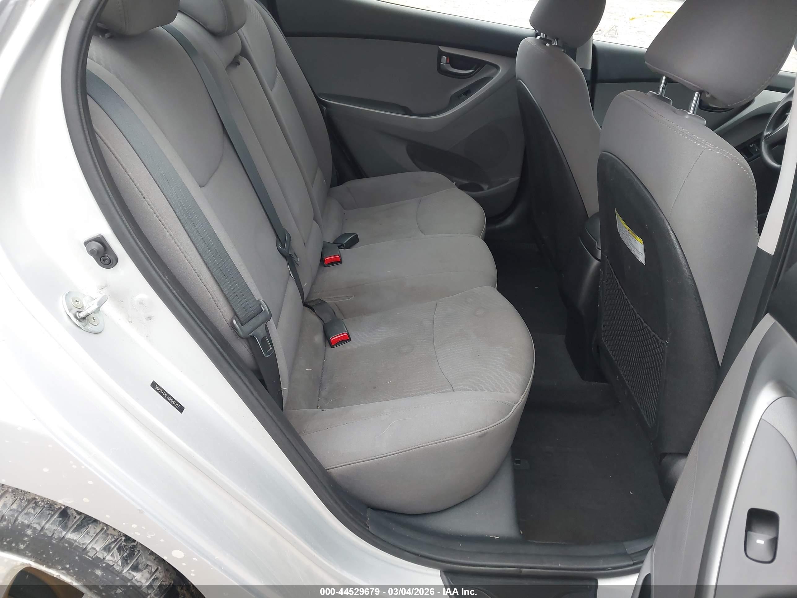 HYUNDAI ELANTRA image 8
