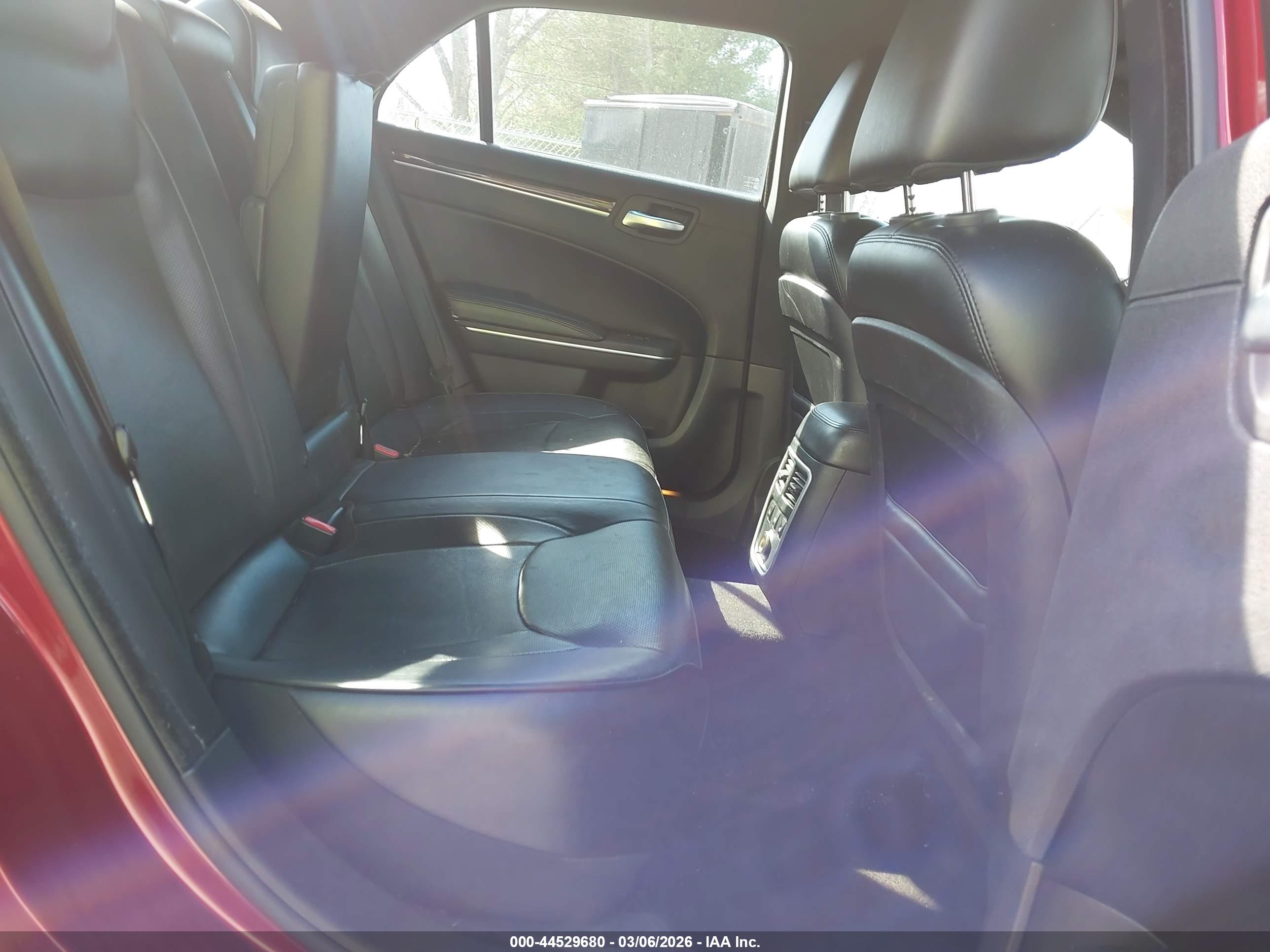 CHRYSLER 300C image 8
