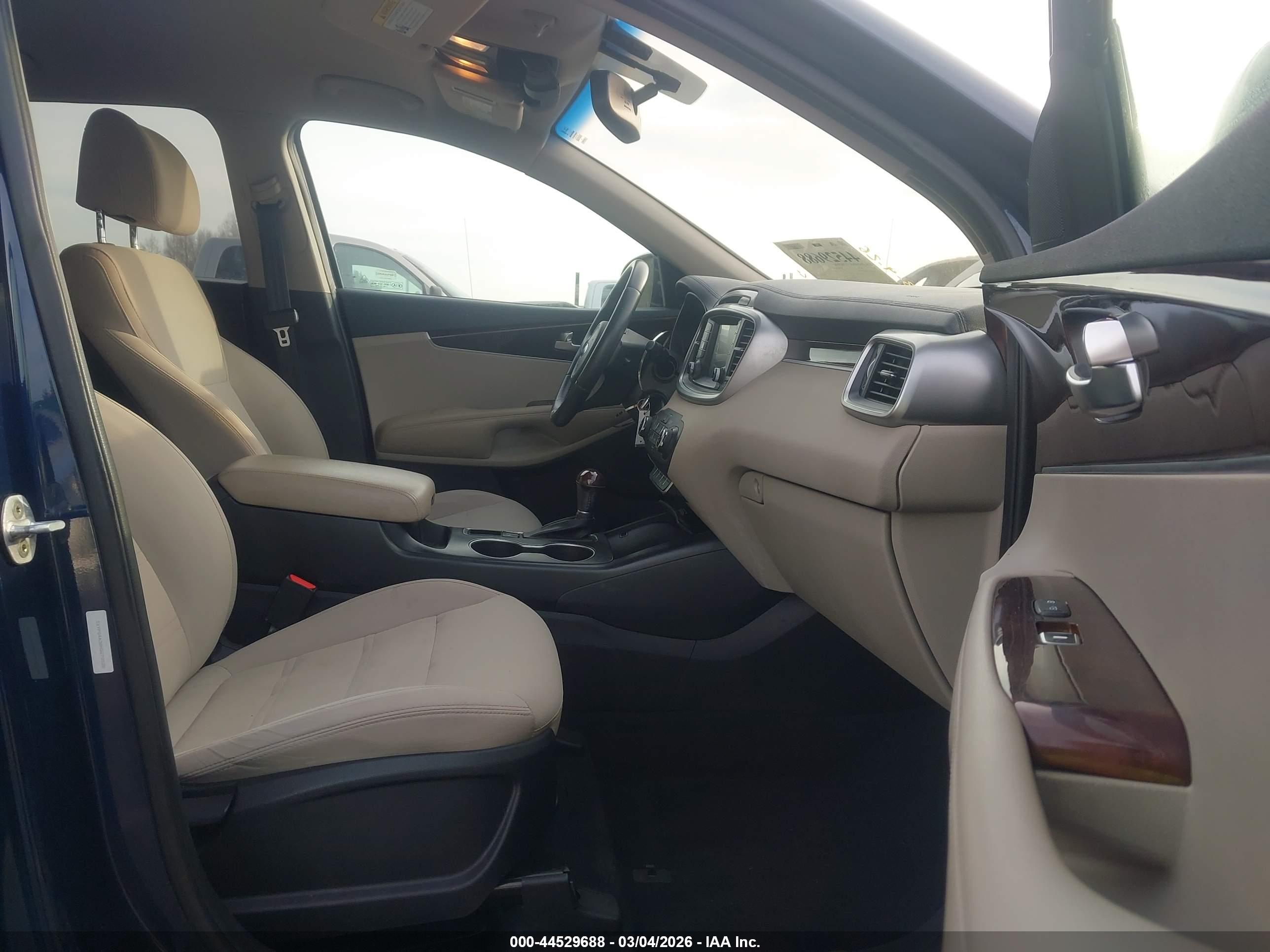 KIA SORENTO image 5