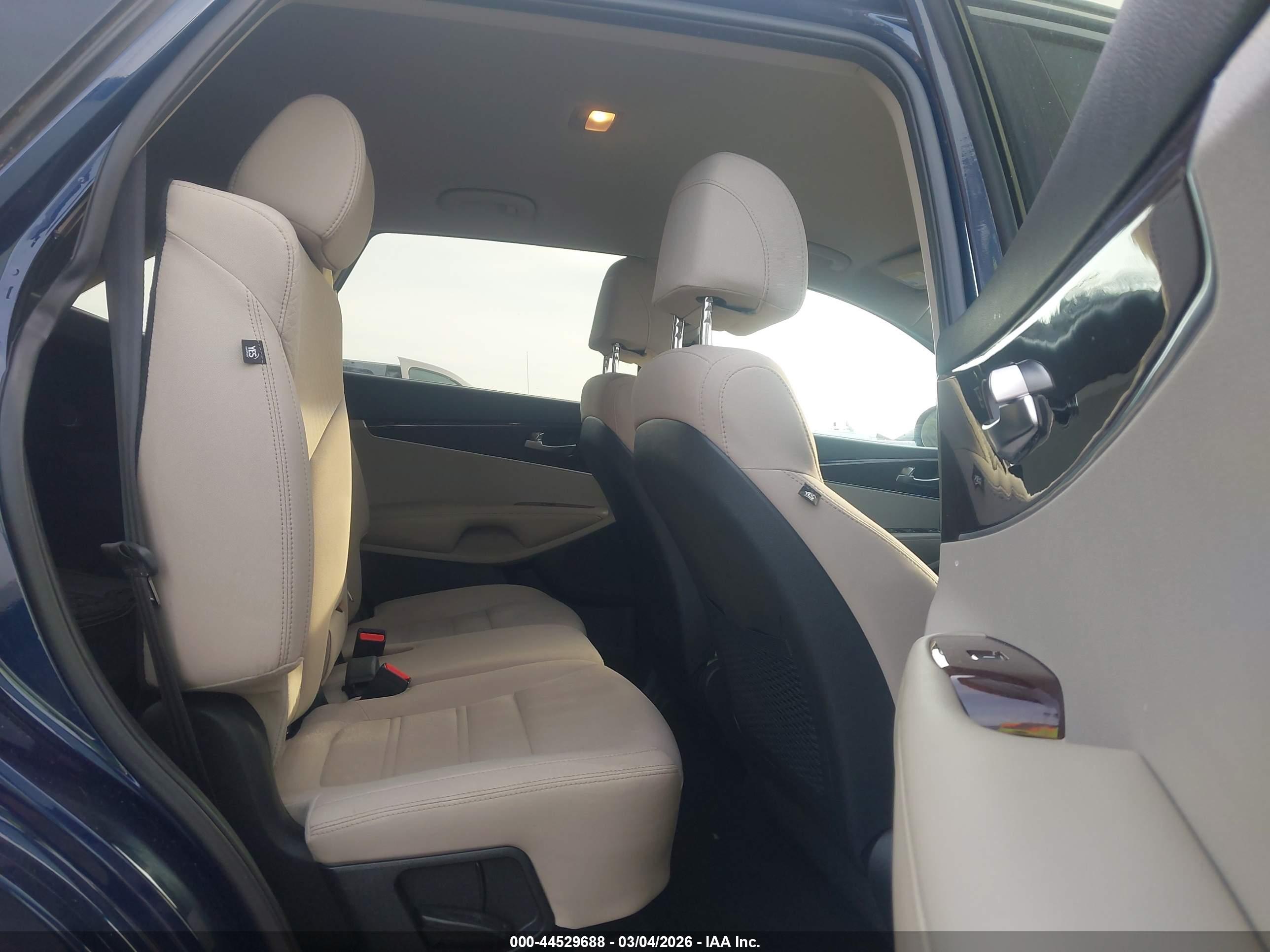 KIA SORENTO image 8