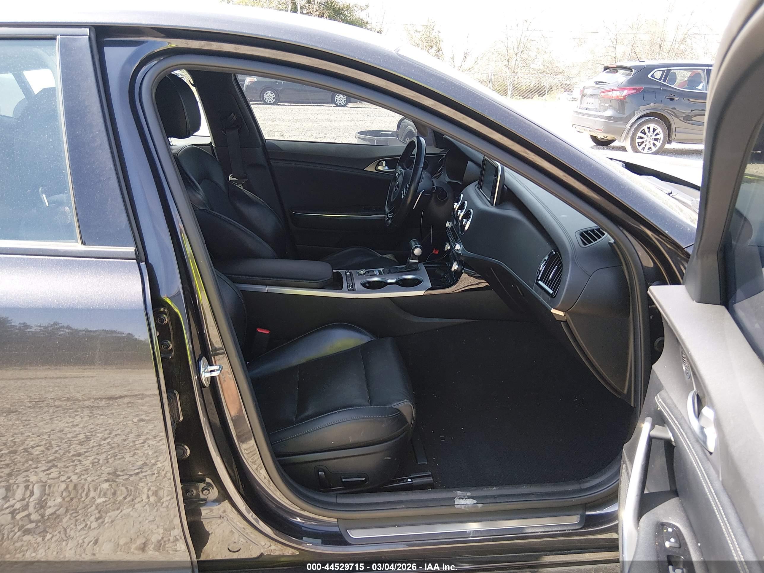 KIA STINGER image 5