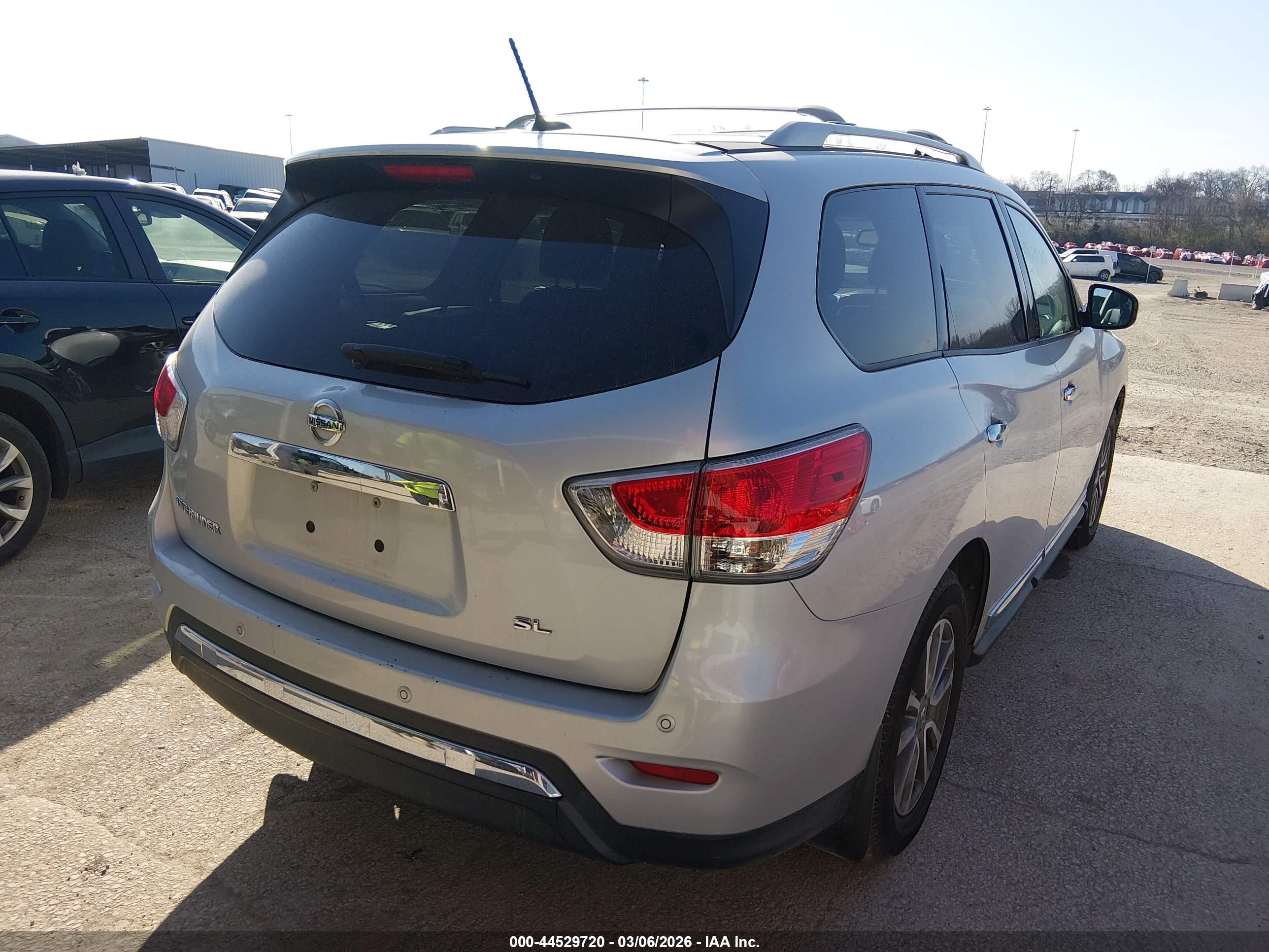 NISSAN PATHFINDER image 4