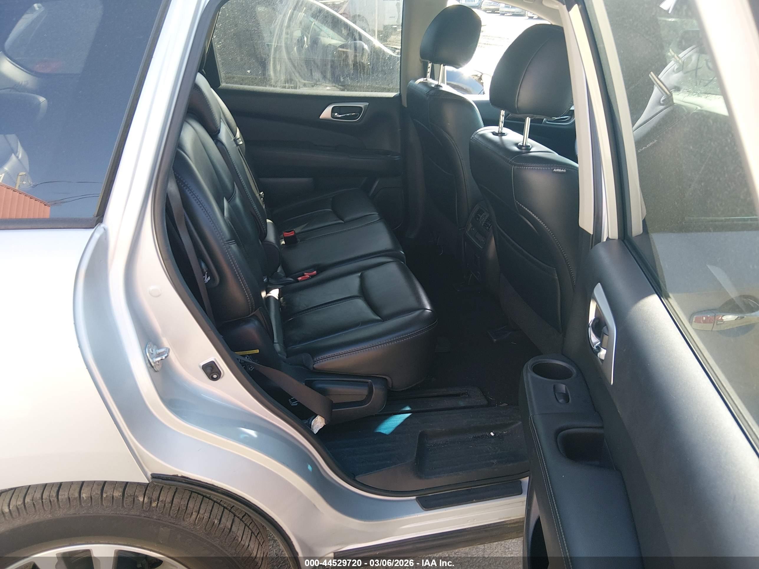 NISSAN PATHFINDER image 8