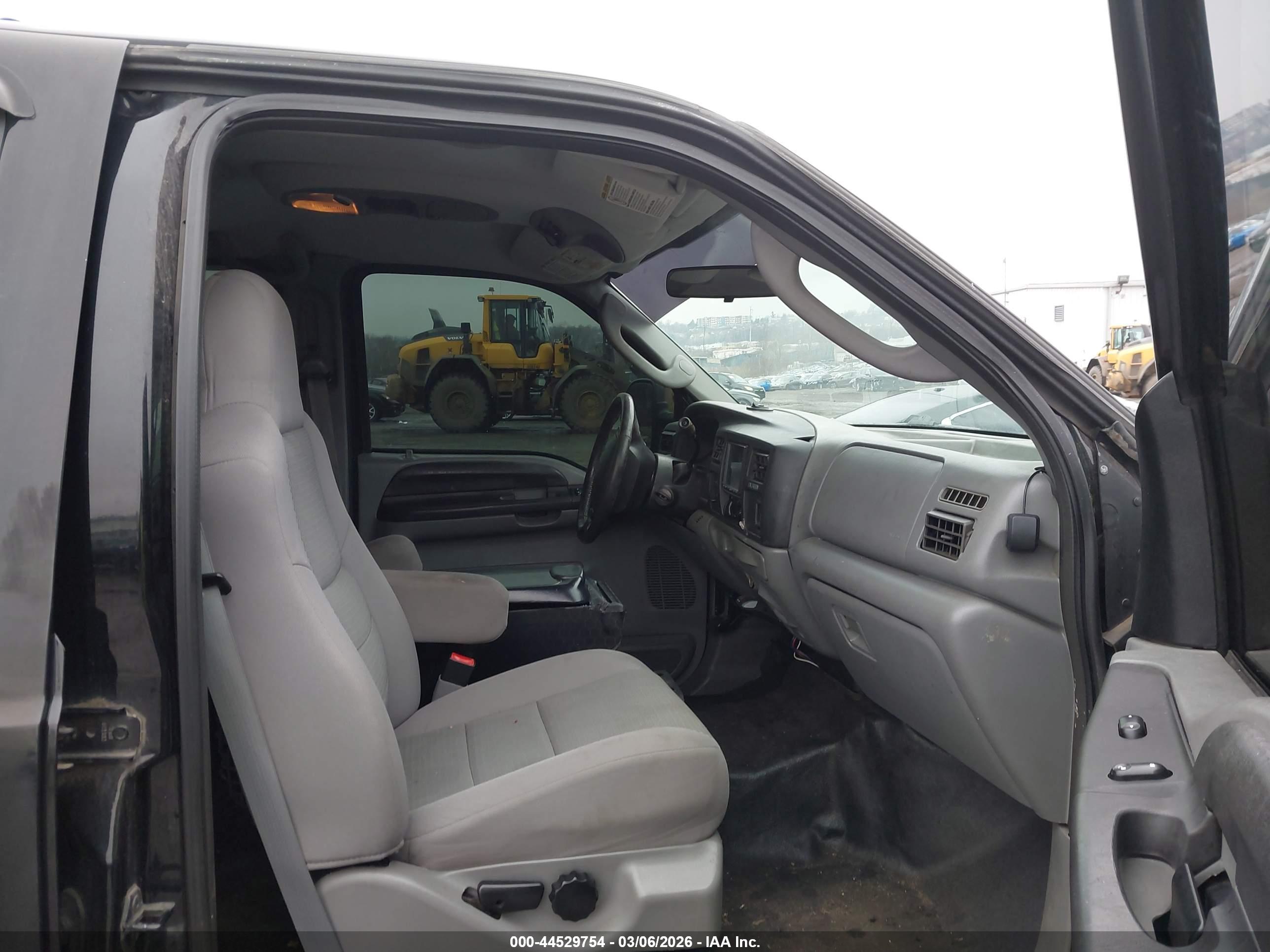 FORD EXCURSION image 5