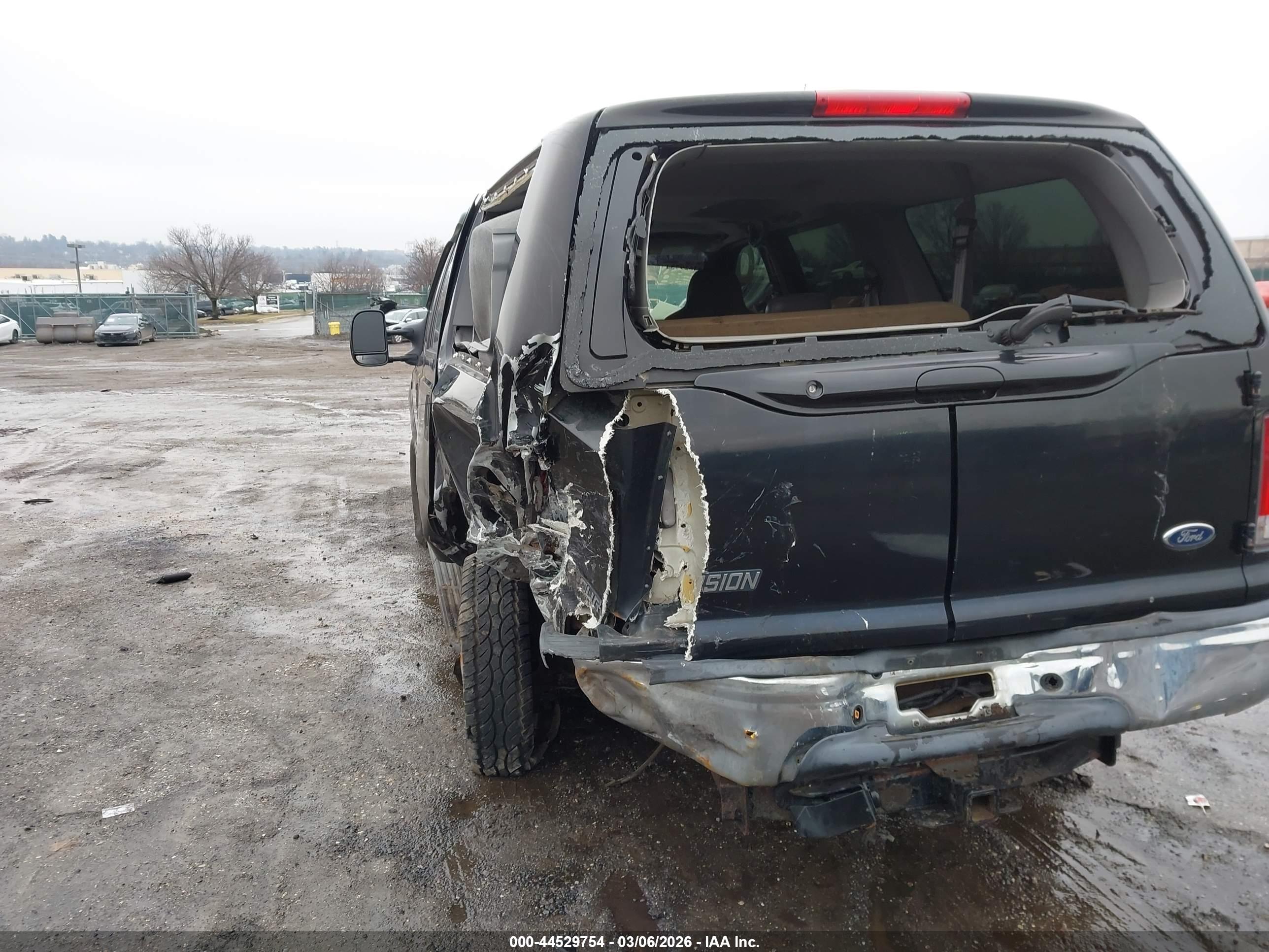 FORD EXCURSION image 6