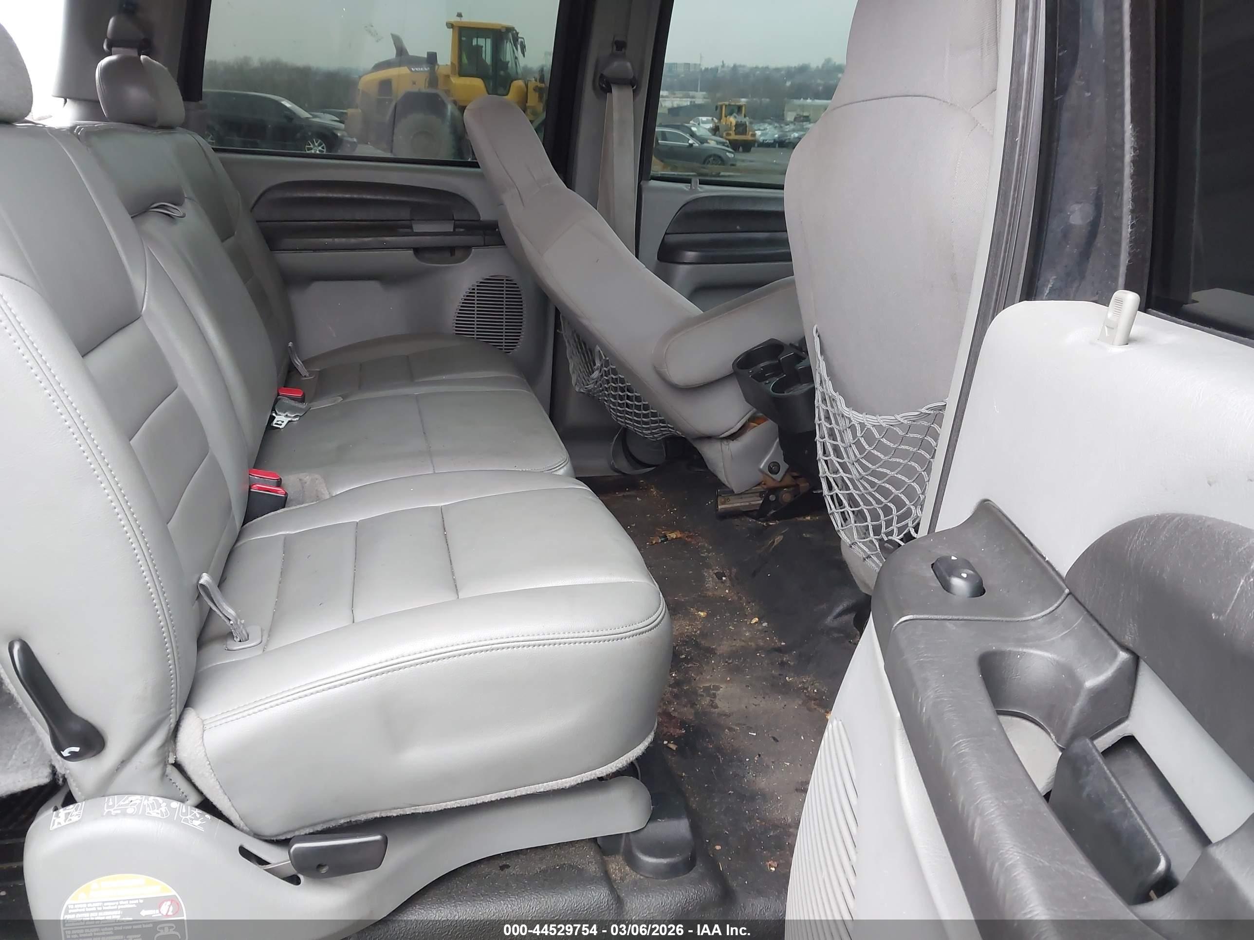 FORD EXCURSION image 8