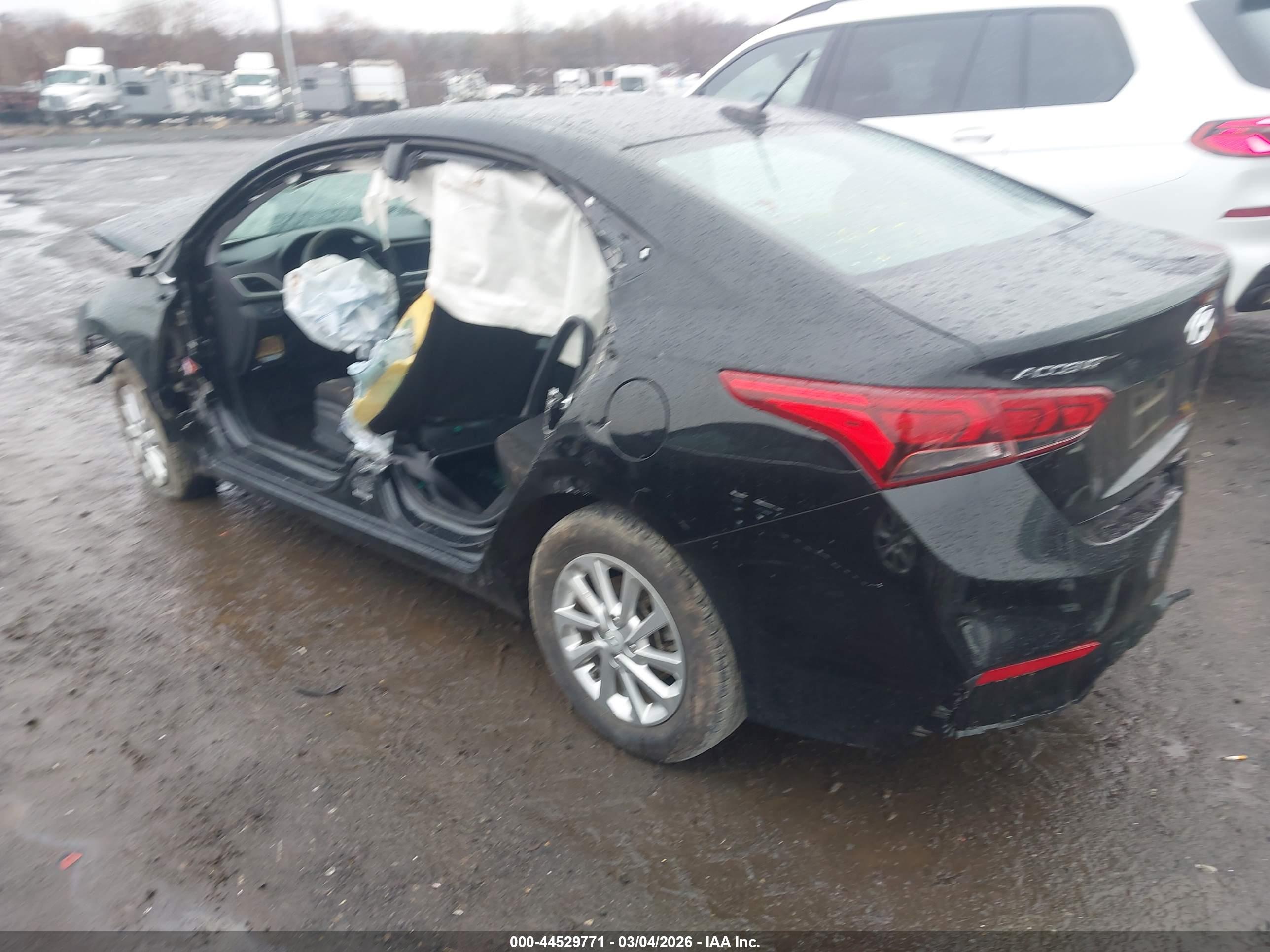 HYUNDAI ACCENT image 3