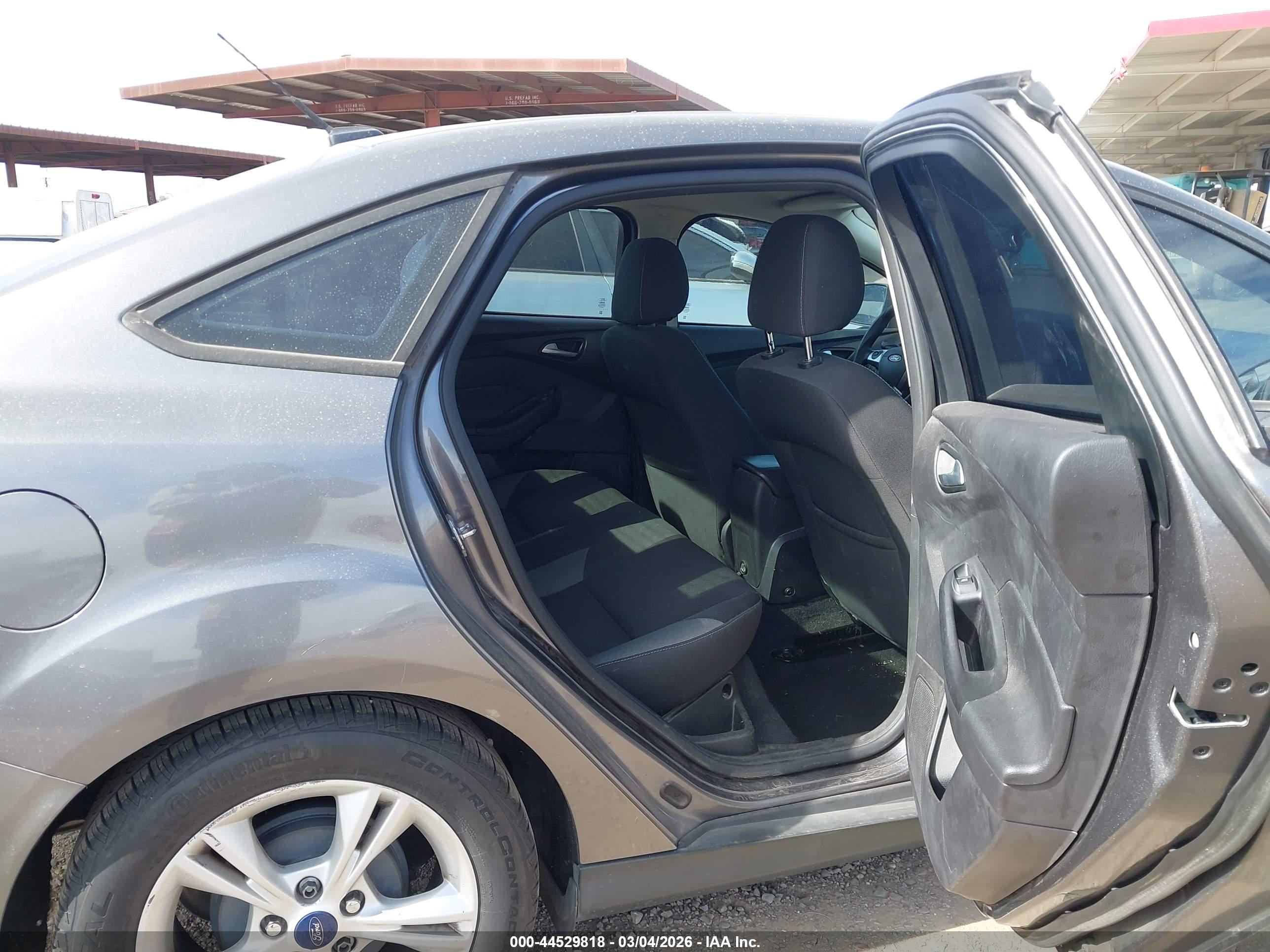 FORD FOCUS image 8