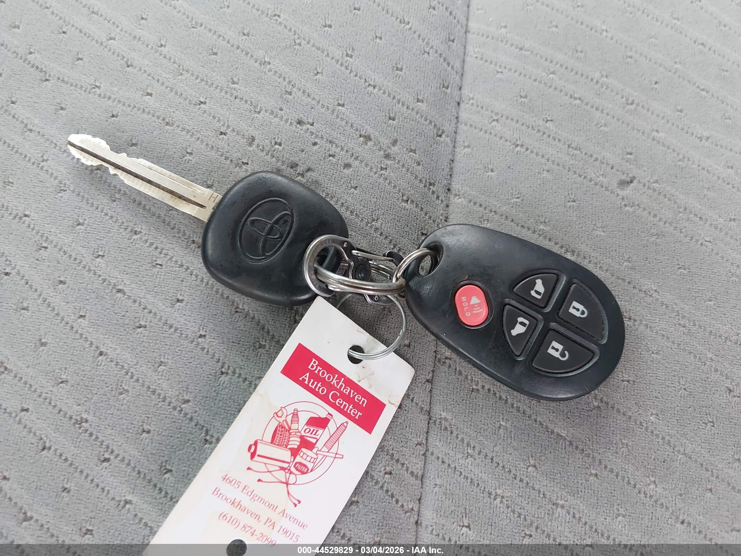 TOYOTA SIENNA image 11