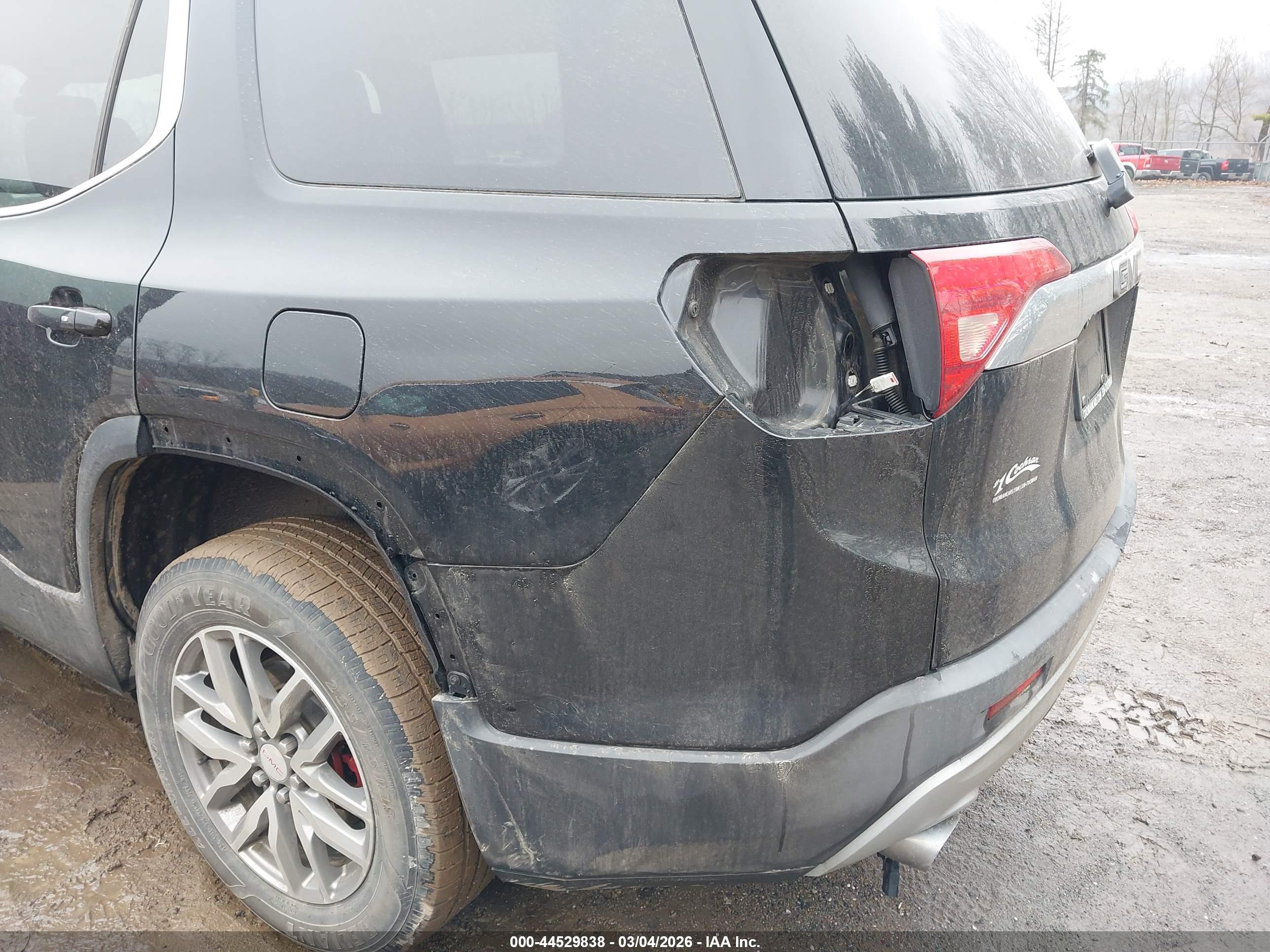 GMC ACADIA image 6