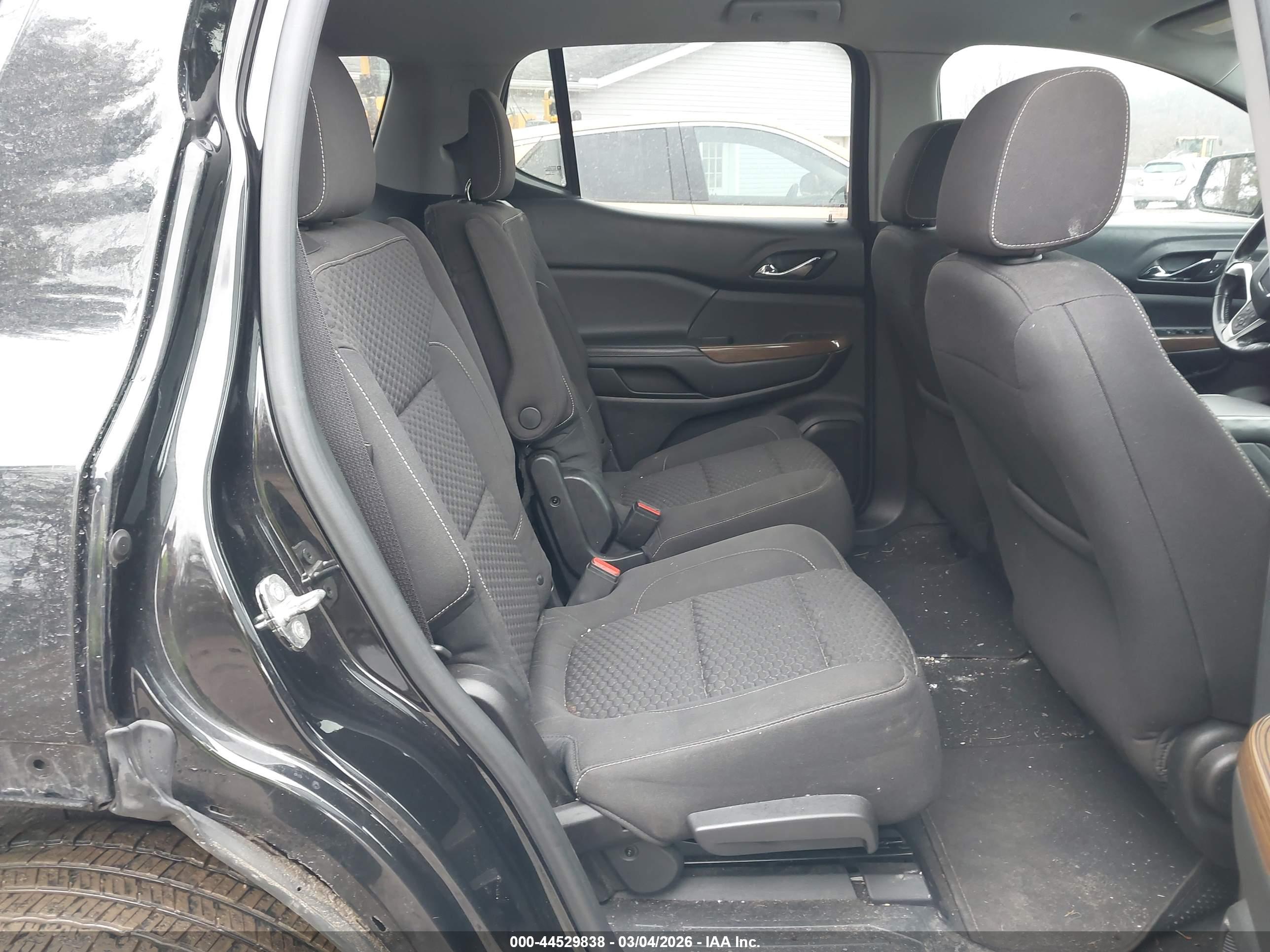 GMC ACADIA image 8