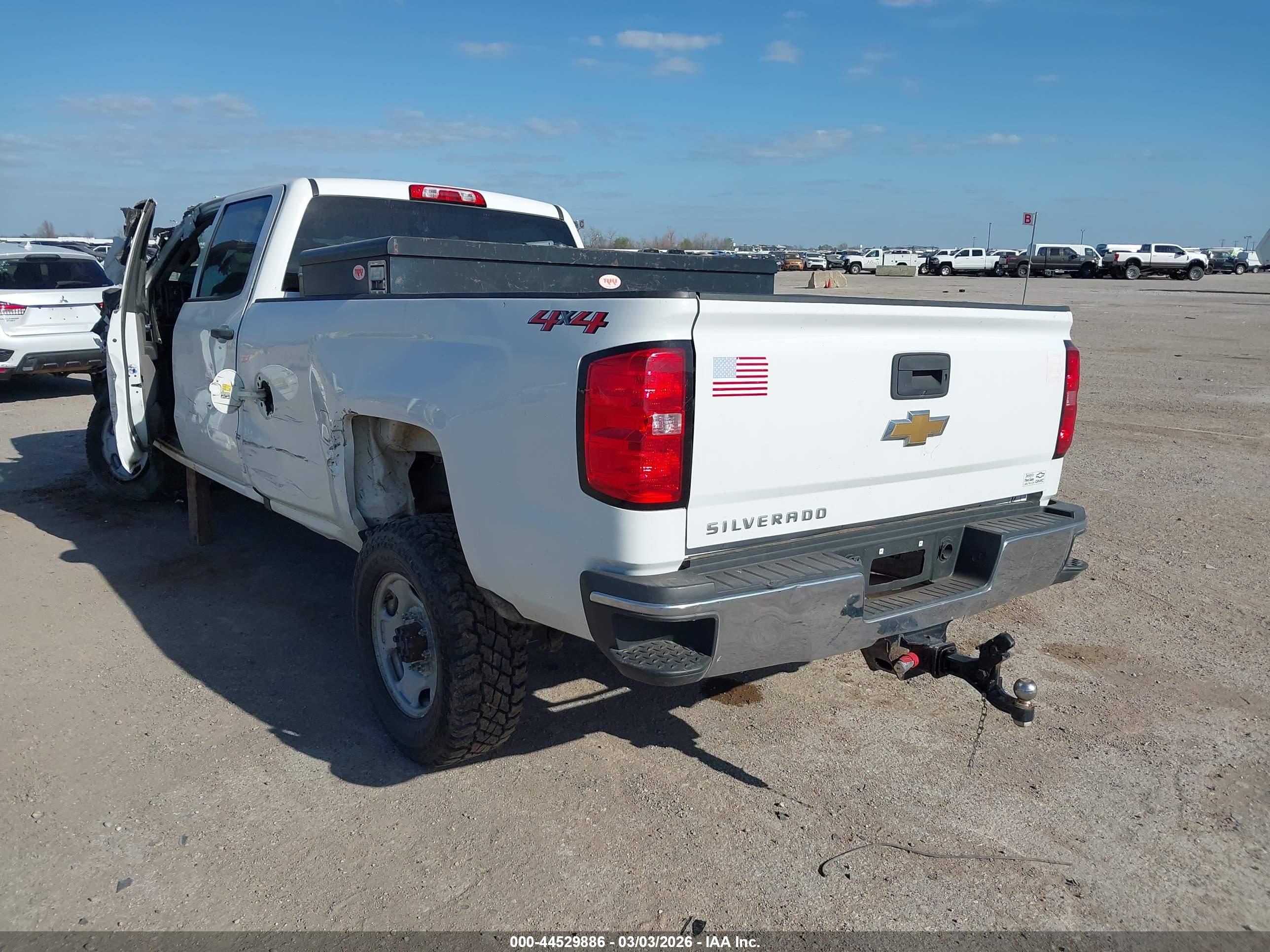 CHEVROLET SILVERADO image 3