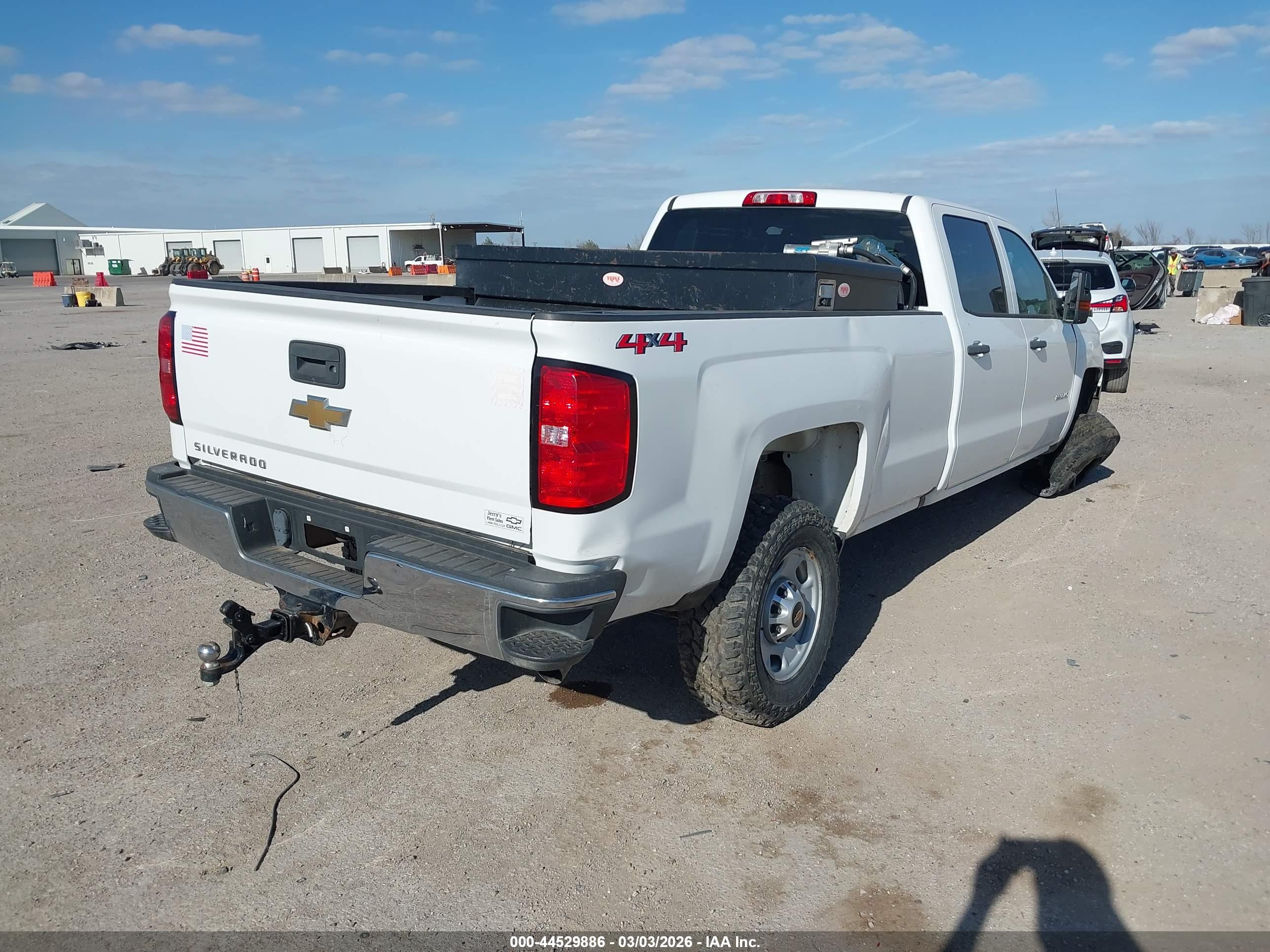 CHEVROLET SILVERADO image 4