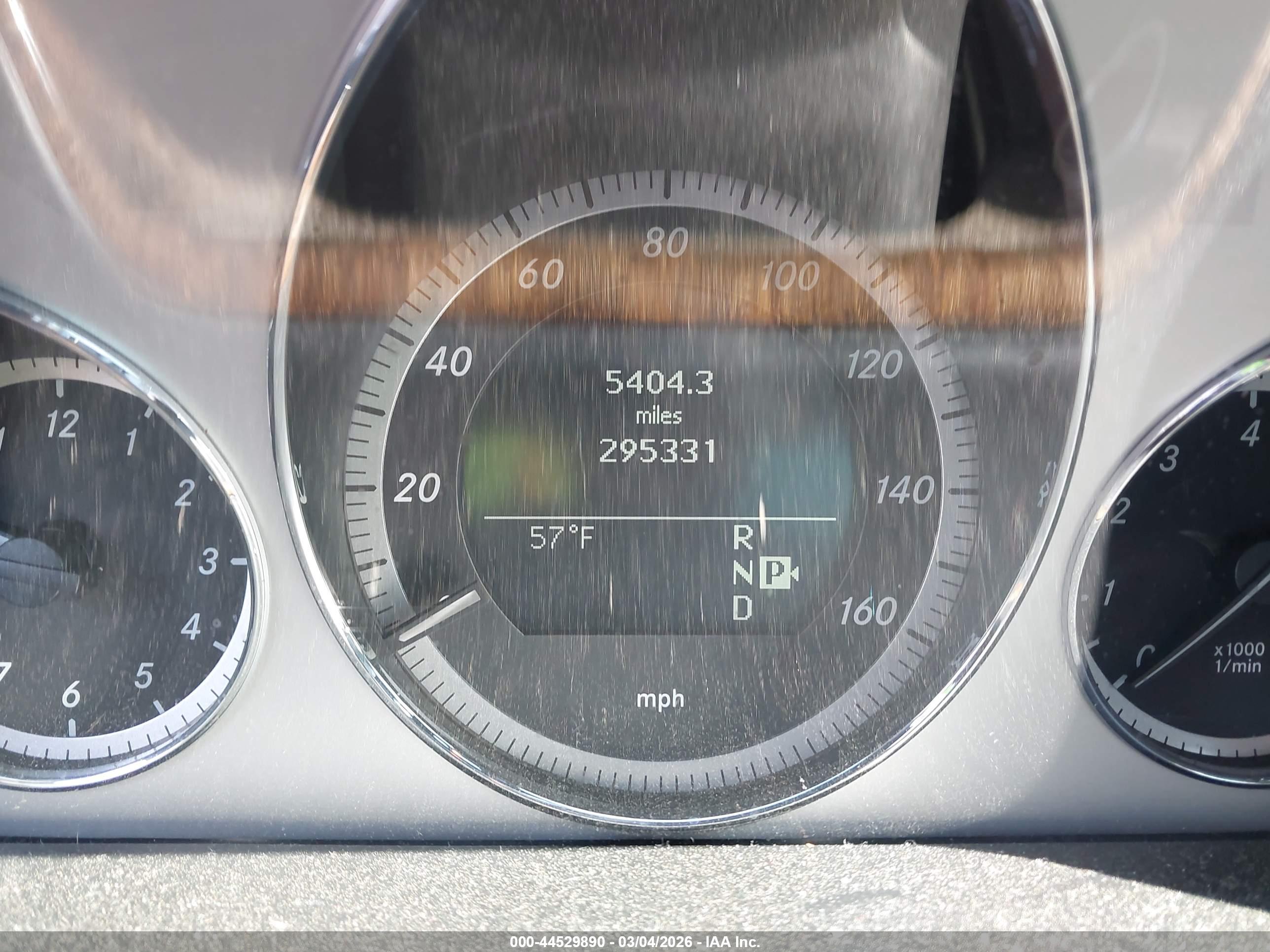 MERCEDES-BENZ E image 7