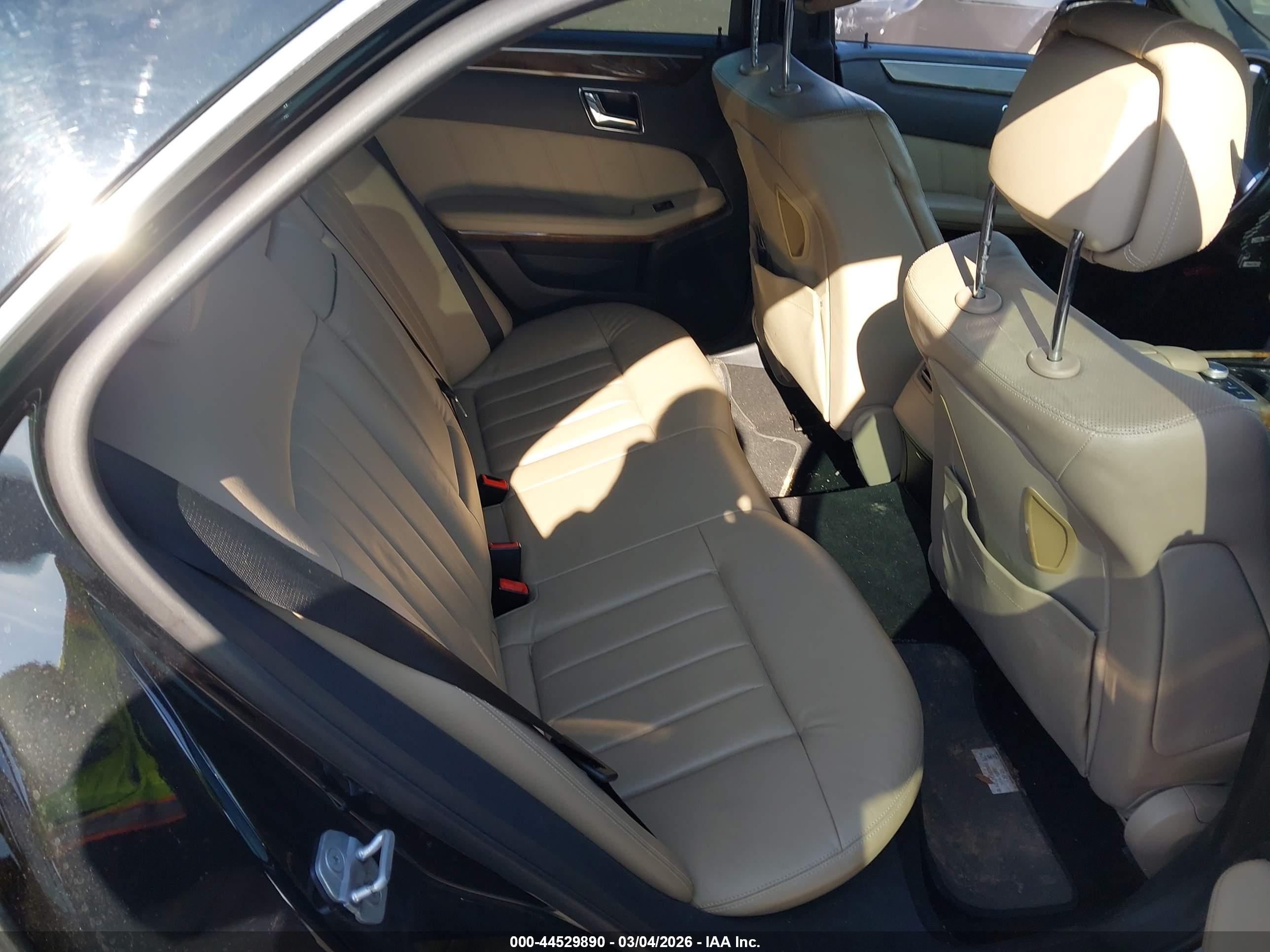 MERCEDES-BENZ E image 8