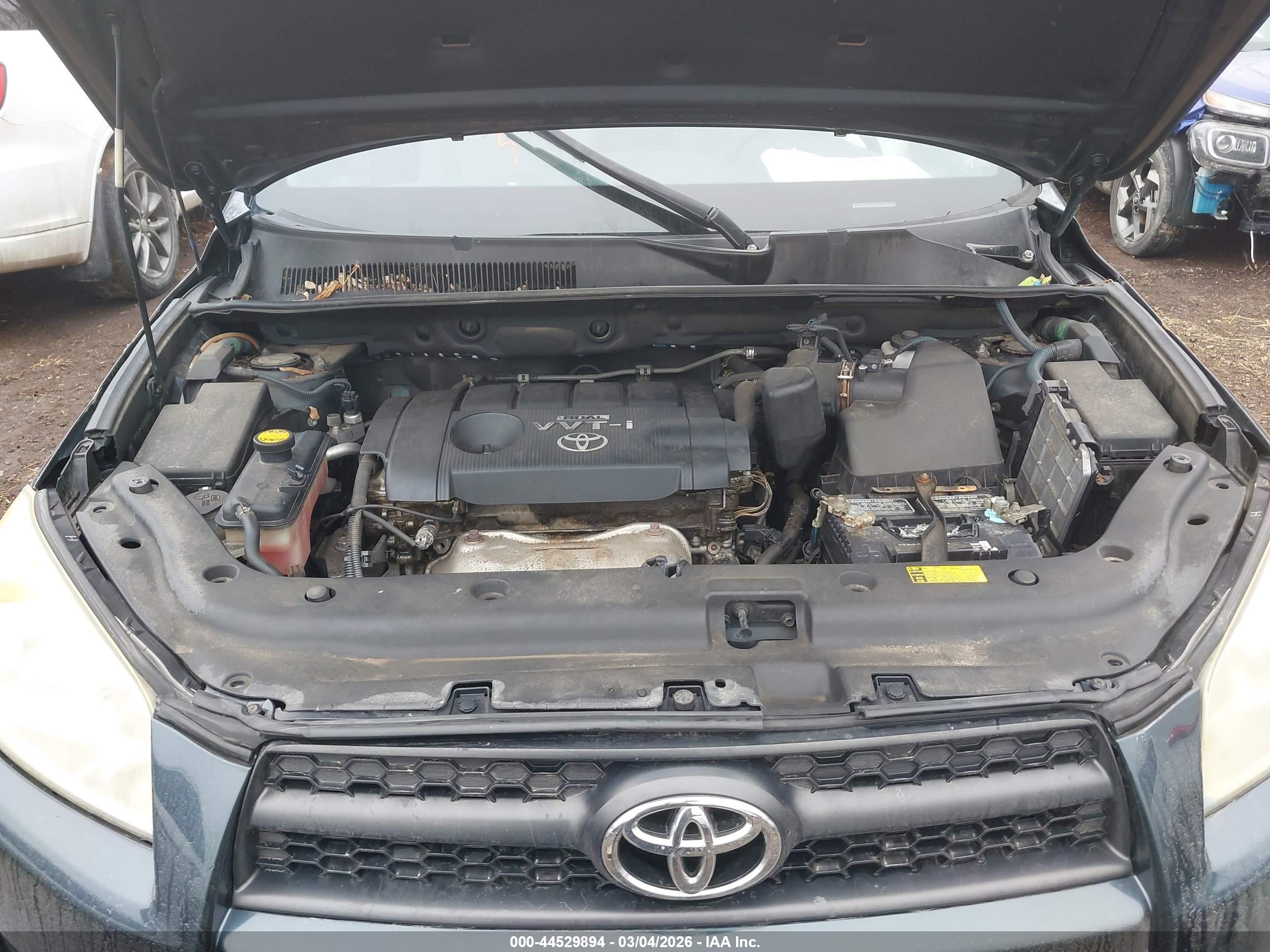 TOYOTA RAV4 image 10