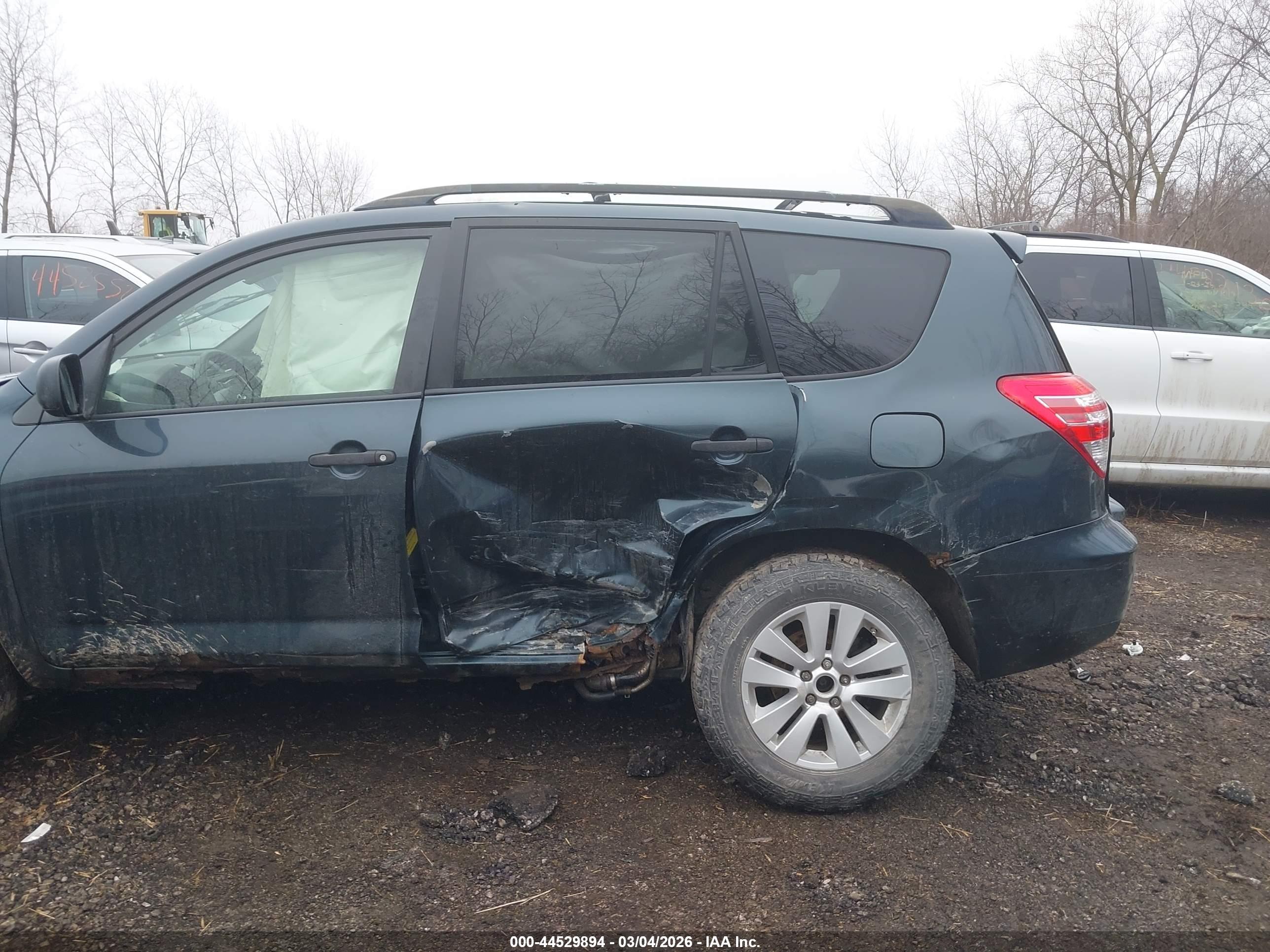 TOYOTA RAV4 image 6