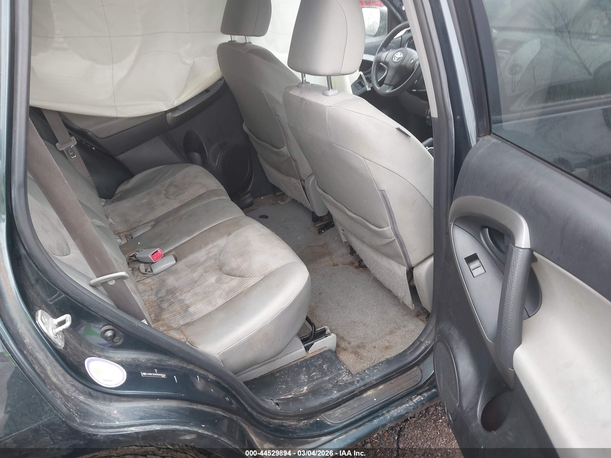 TOYOTA RAV4 image 8