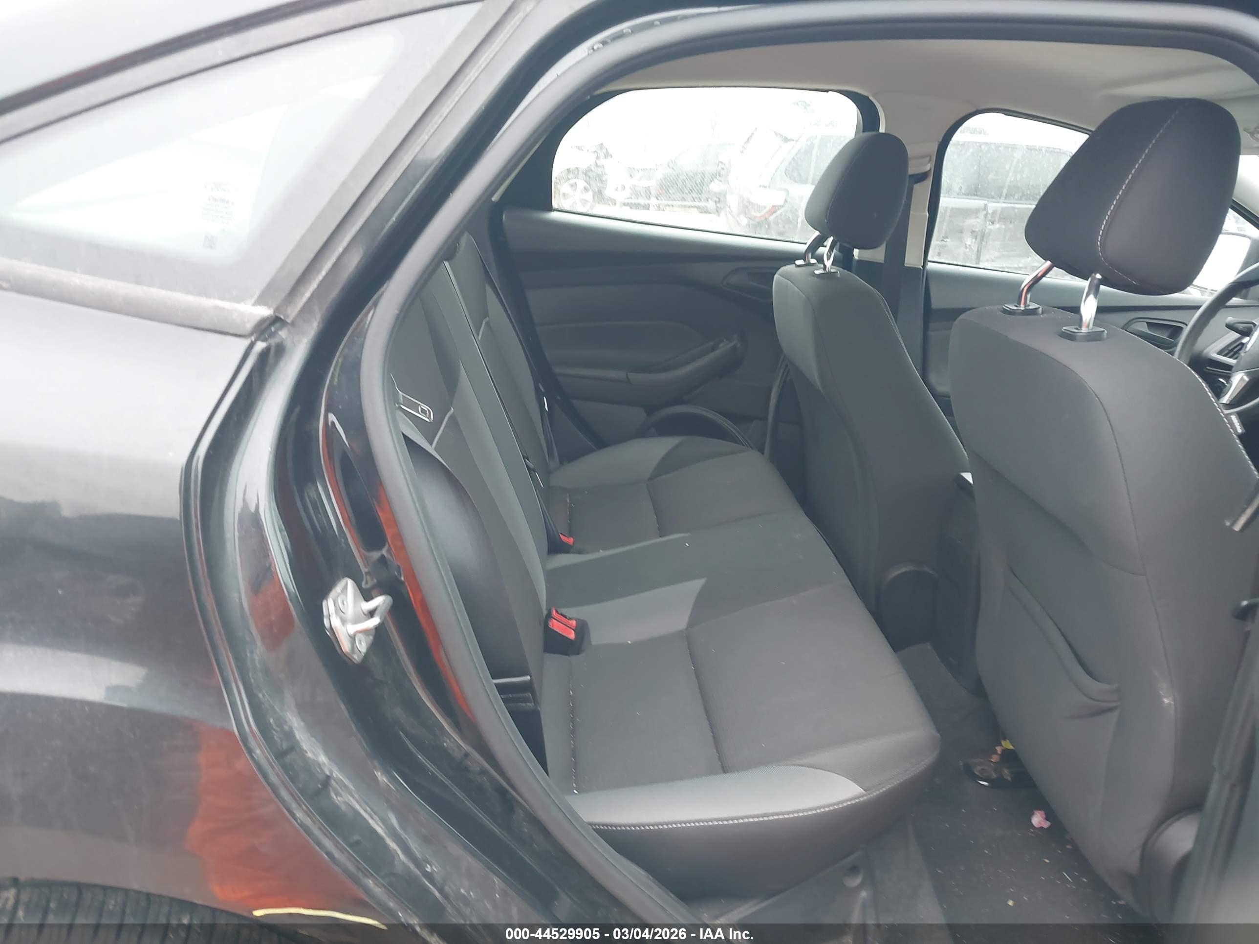 FORD FOCUS image 8