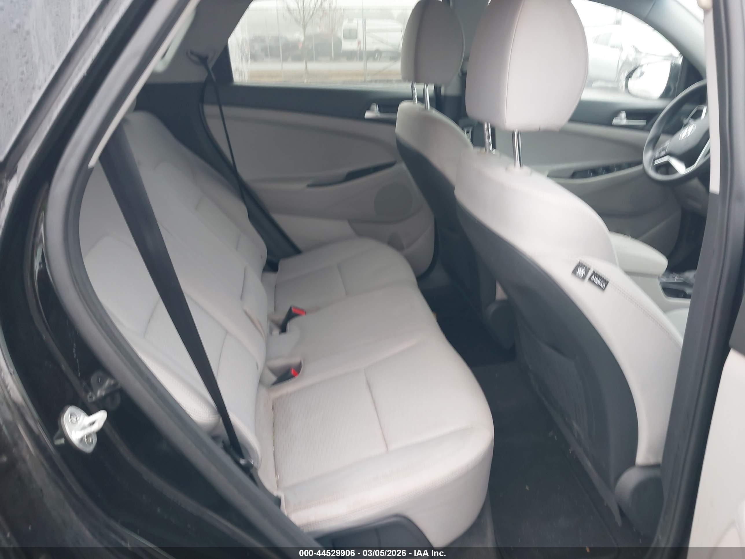 HYUNDAI TUCSON image 8