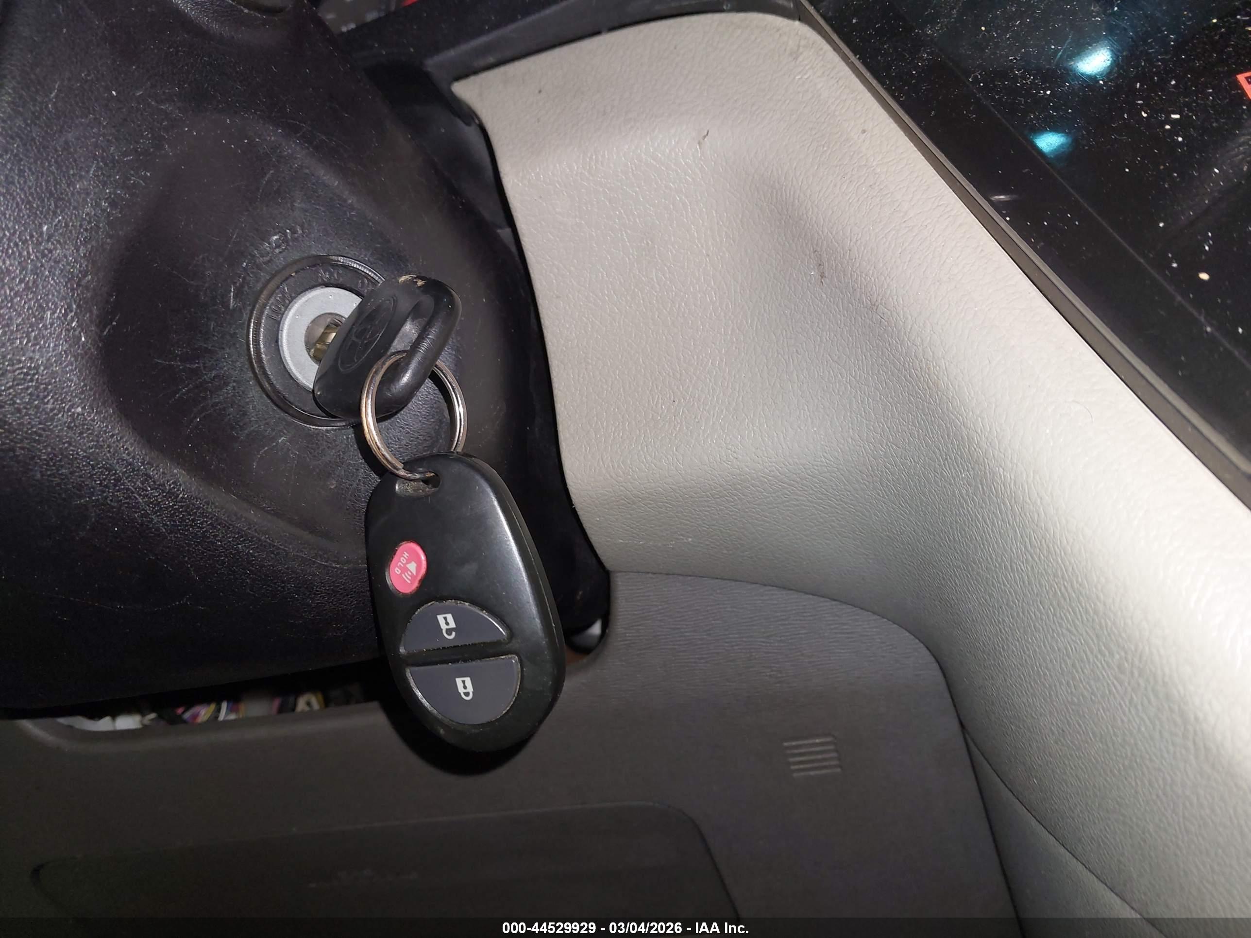 TOYOTA SIENNA image 11