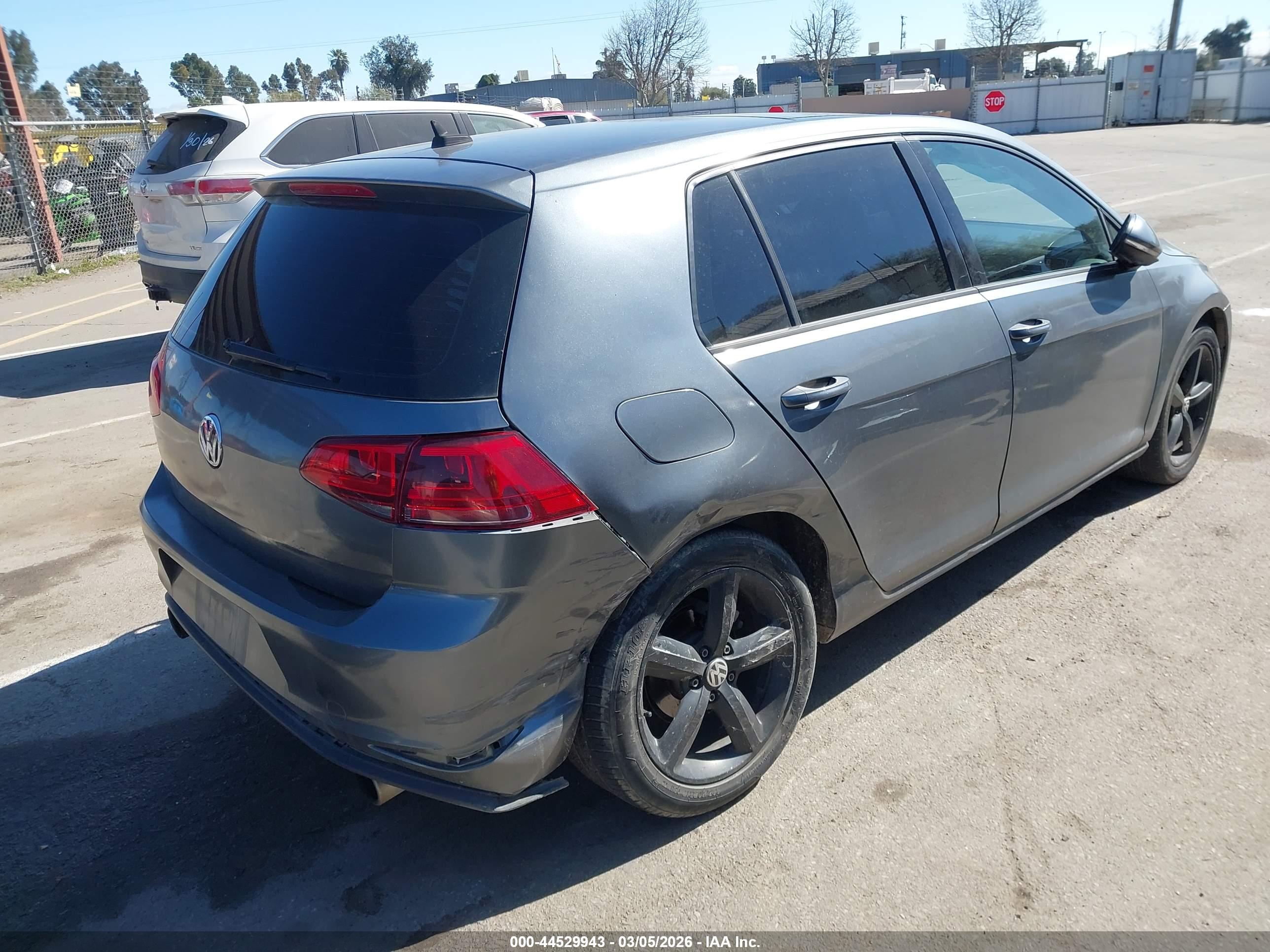 VOLKSWAGEN GOLF image 4