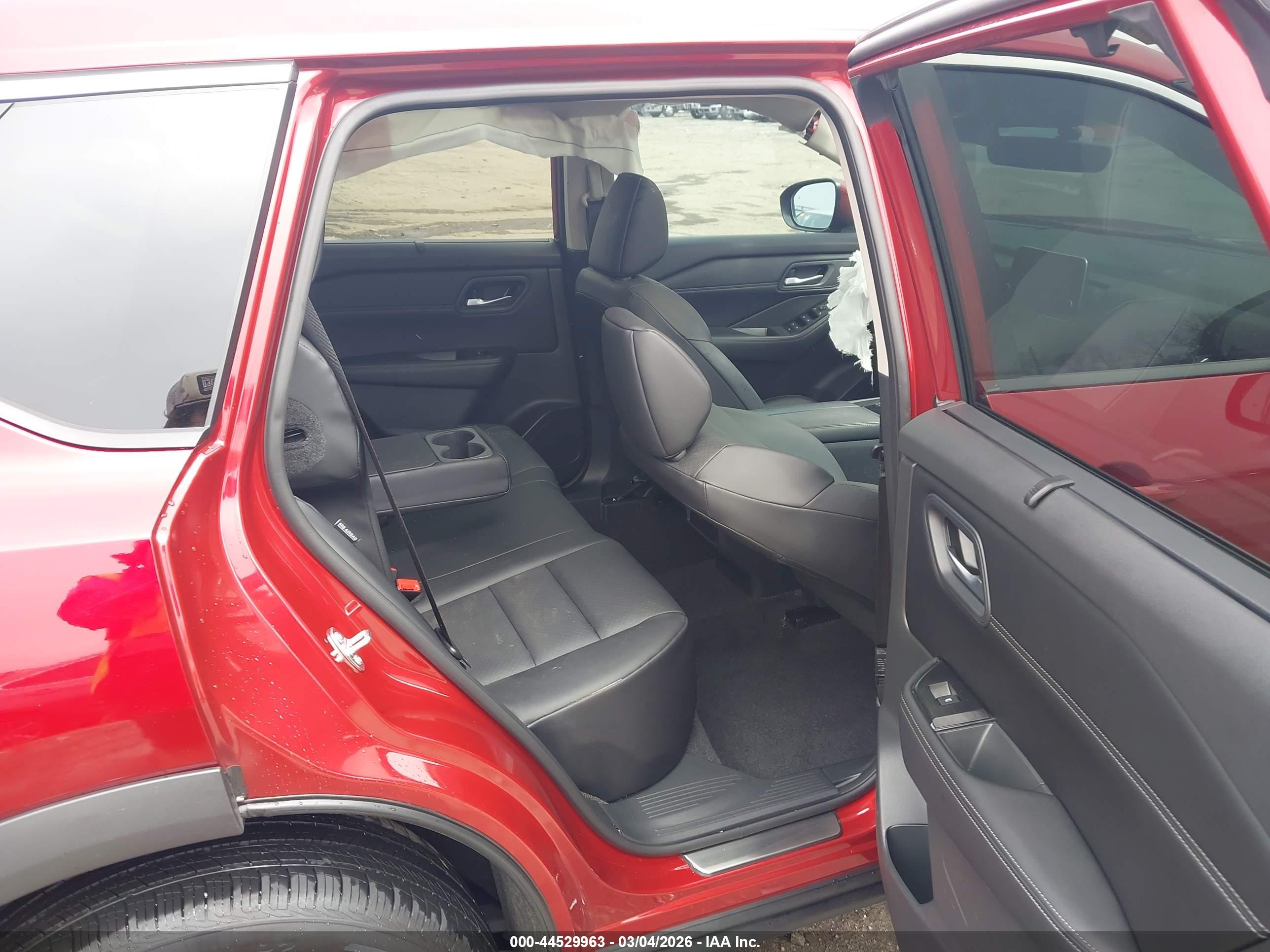 NISSAN ROGUE image 8